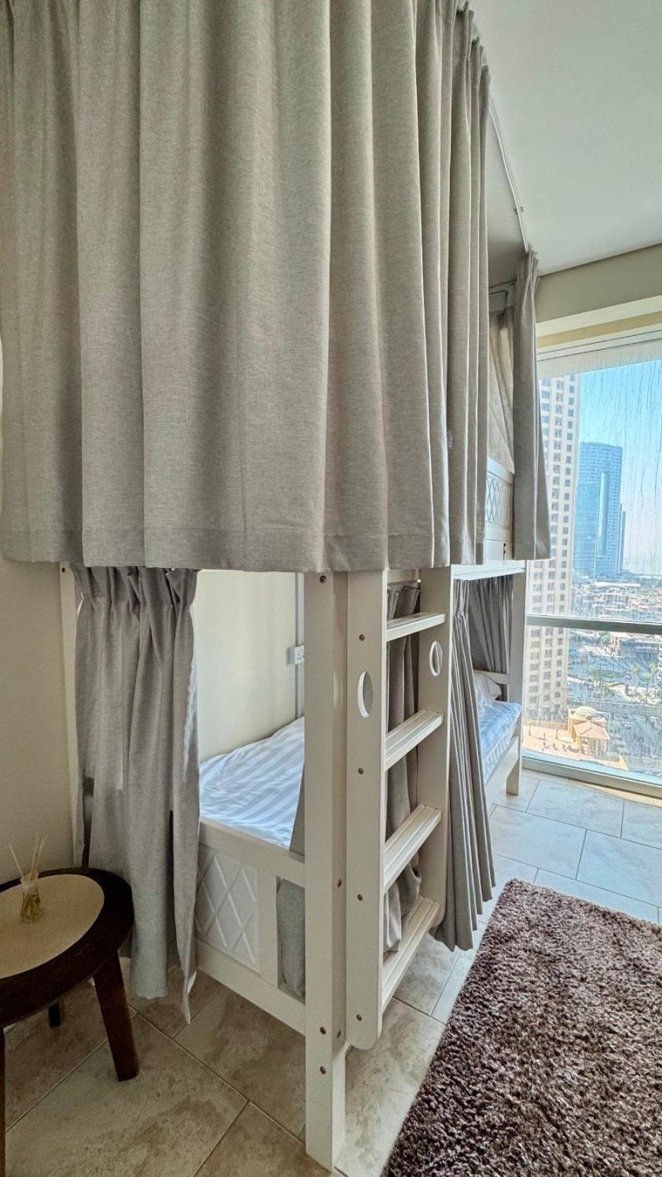 4 Friends Jbr, Sea View Hôtel capsule *