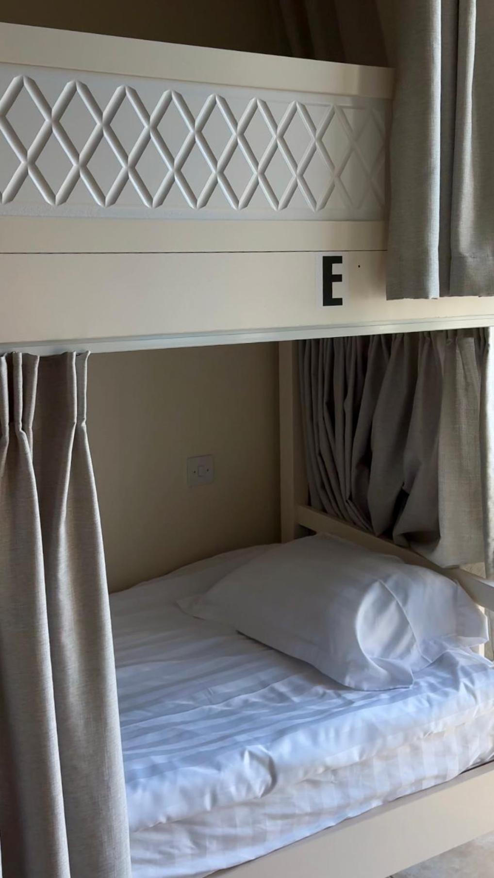 Hôtel capsule 4 Friends Jbr, Sea View