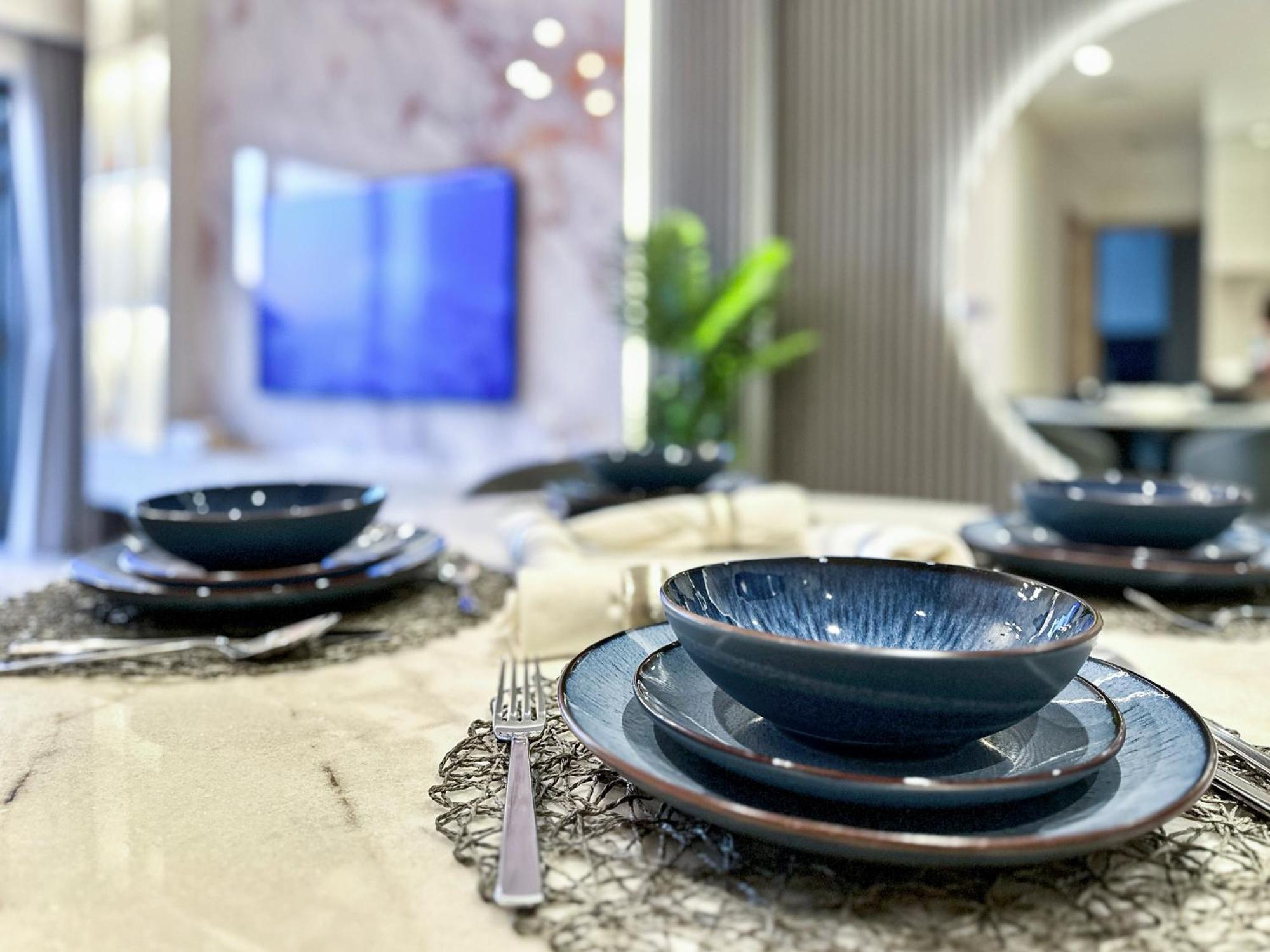 View In And Burj Khalifa View - 2 Bedroom - 3 Beds Apartemen *