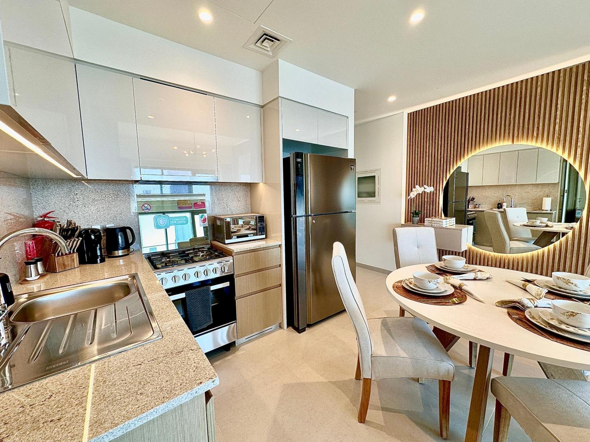 View In And Burj Khalifa View - 2 Bedroom - 3 Beds Apartemen *