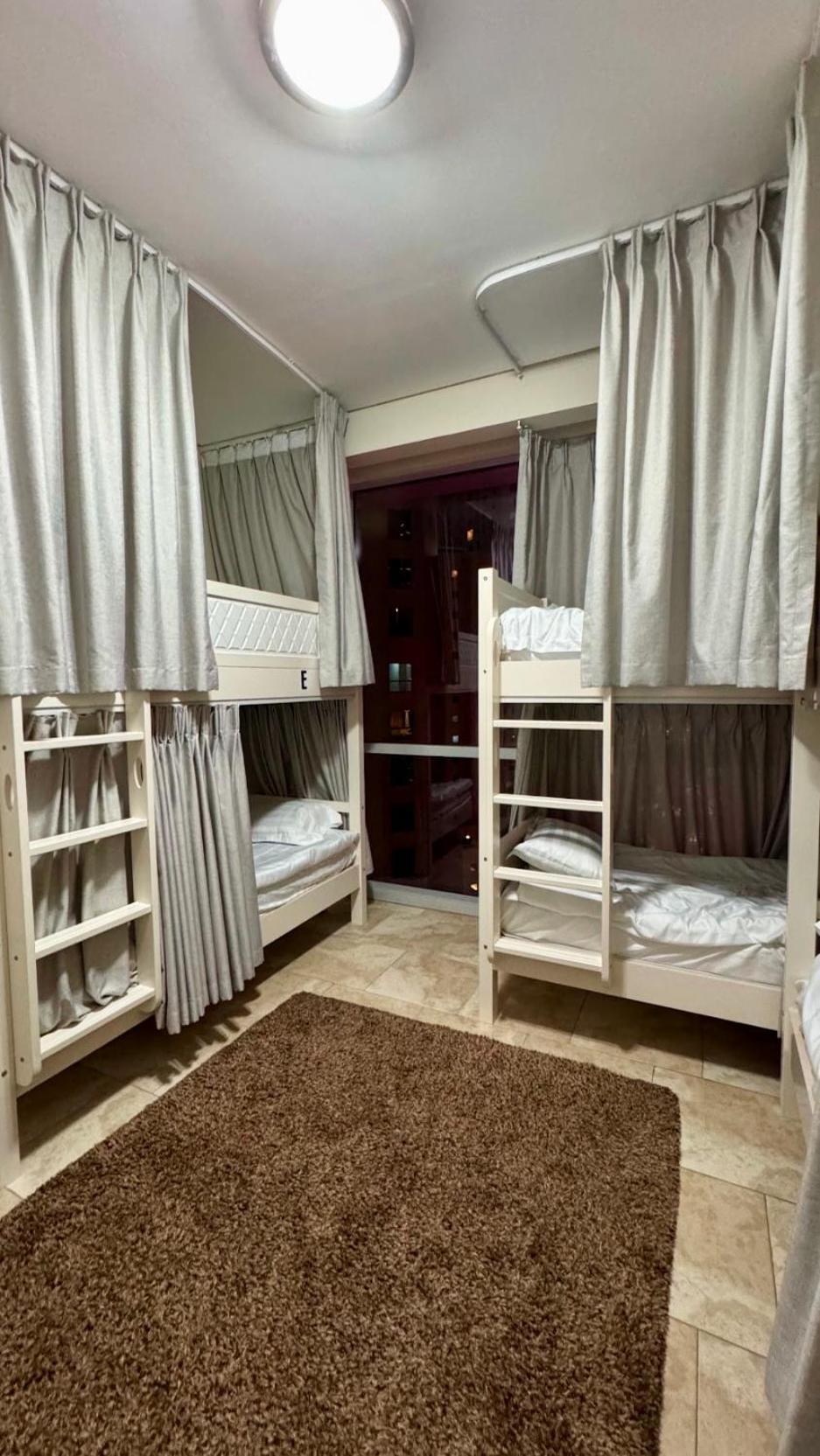 4 Friends Jbr, Sea View Capsule hotel Dubai