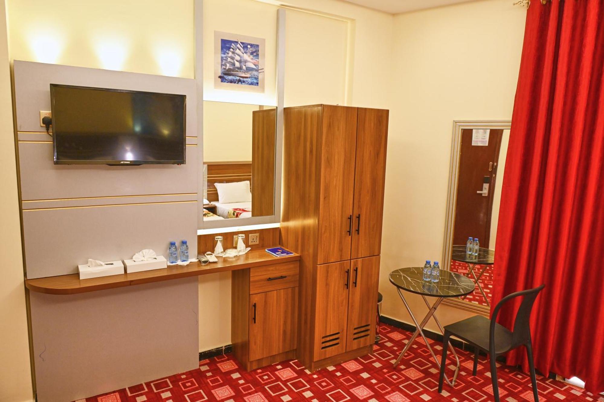 Tanha Palace Hotel *