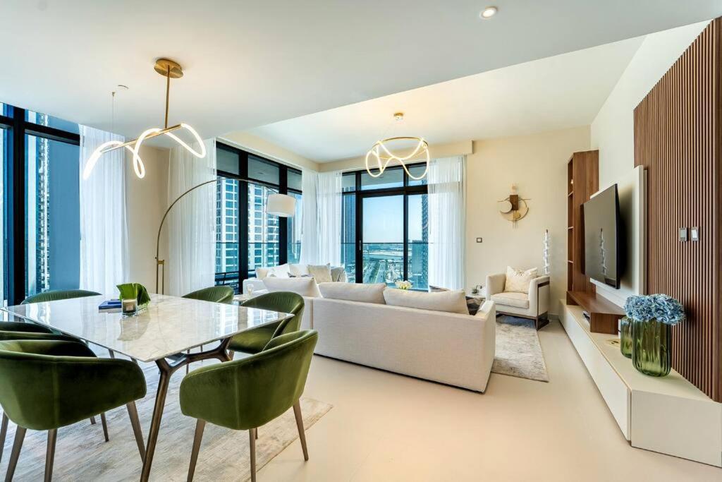 New Exceptional Lagoon View - 2 Stylish Bedrooms Dubái