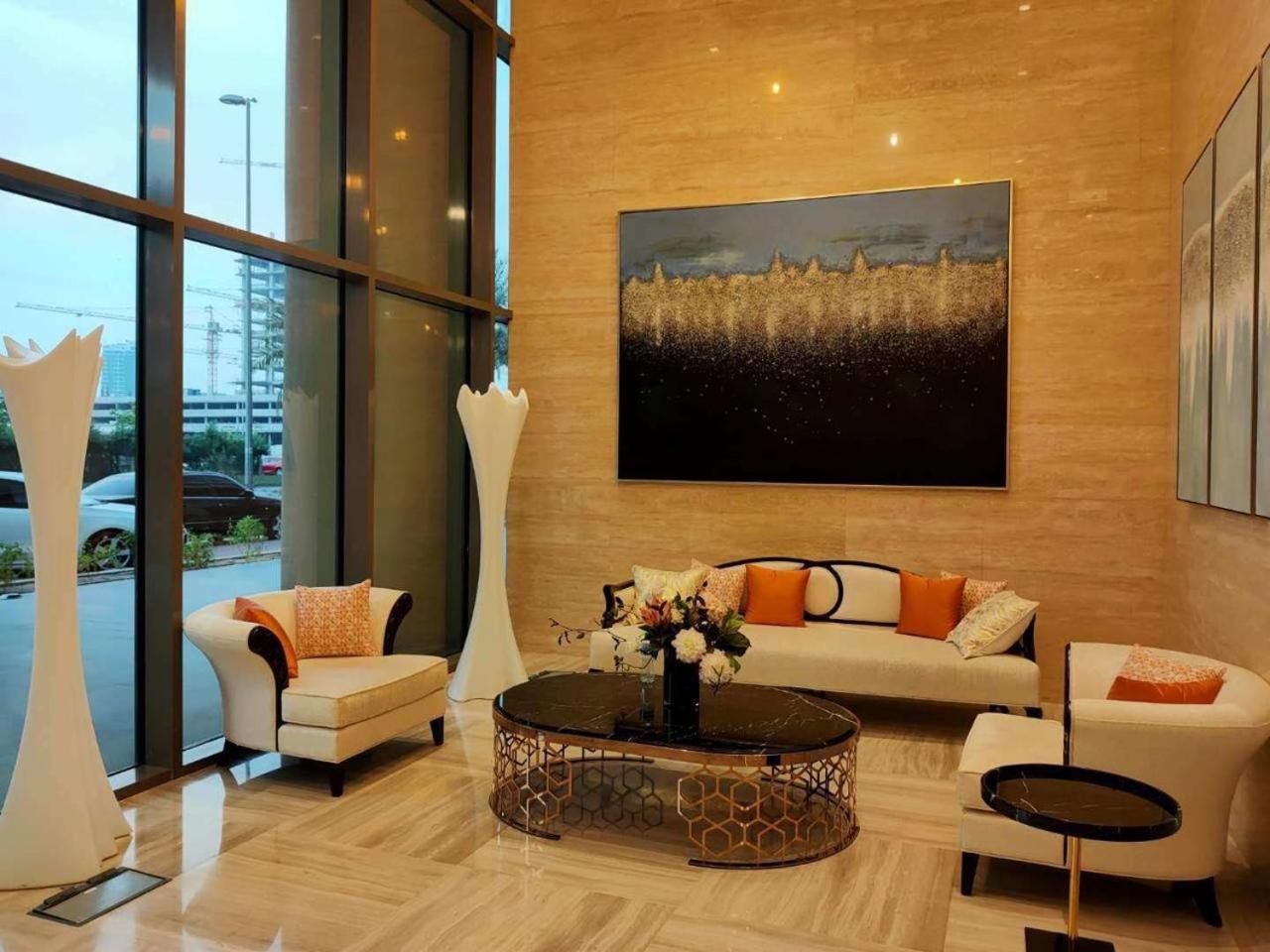 Spacious 1 Bed With Pool & View Apartamento Dubai