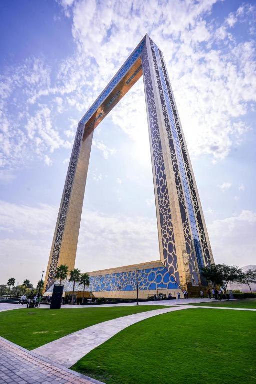Premium In Oval Tower Business Bay Dubái
