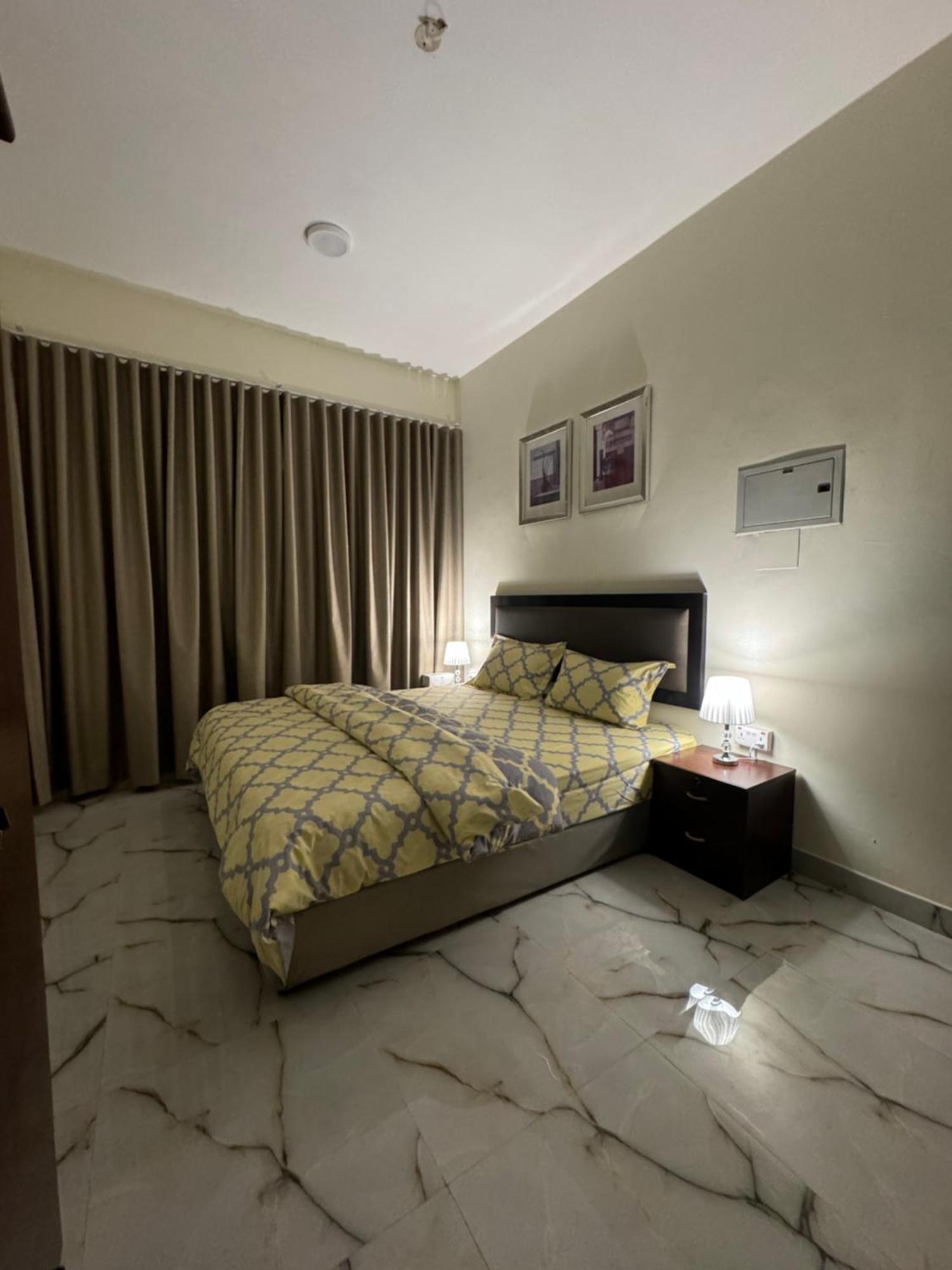 Séjour chez l'habitant Brand New Independent Near Union Metro Station Dubaï