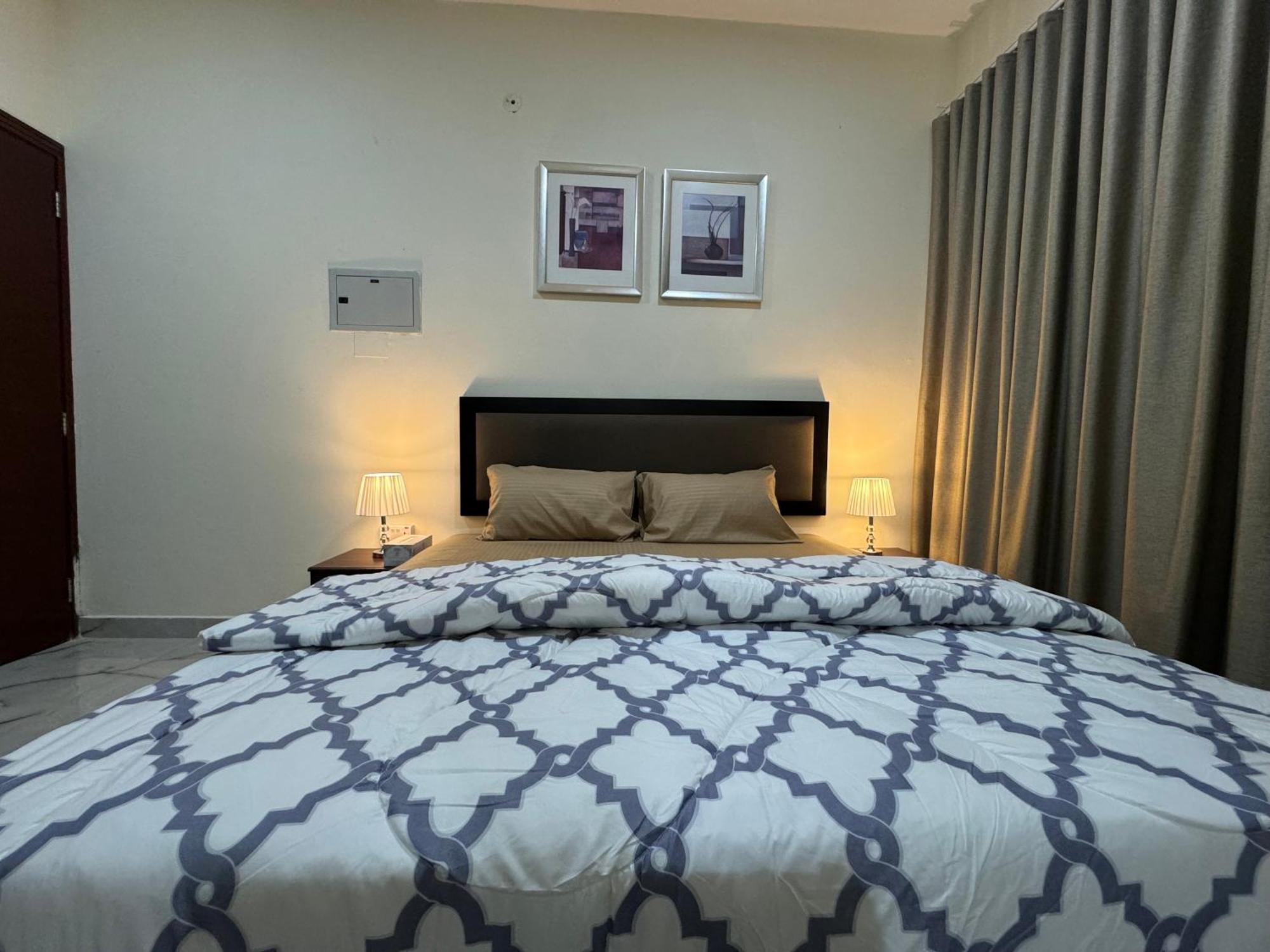 Brand New Independent Near Union Metro Station * Dubaï