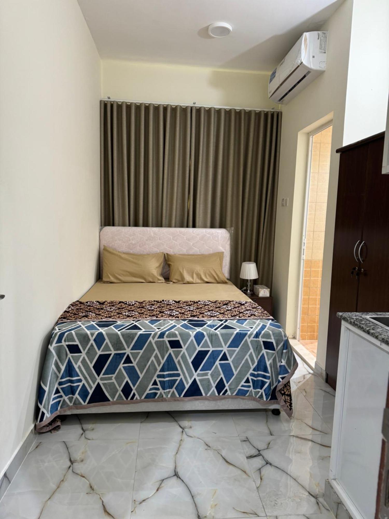 Brand New Independent Near Union Metro Station *
