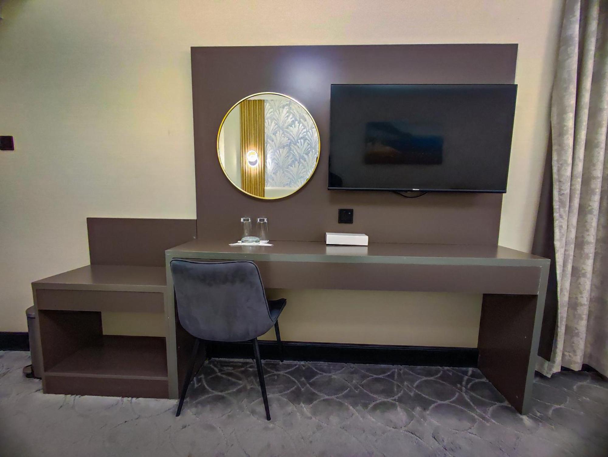 Gold Sky Avenue Hotell