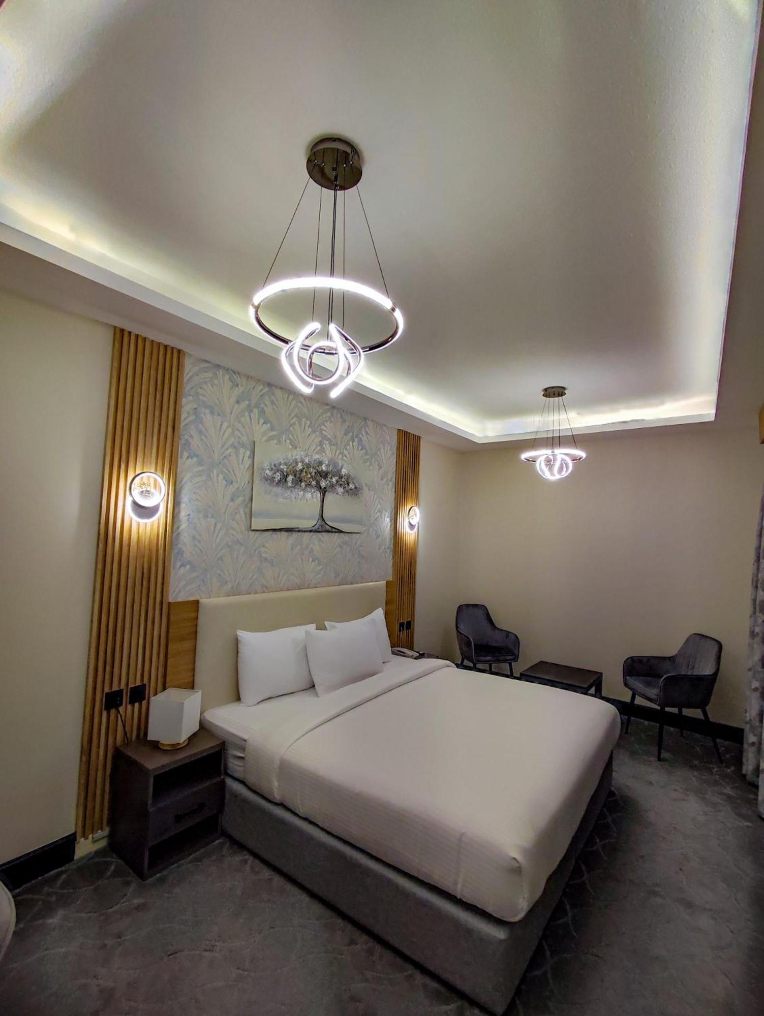 Gold Sky Avenue Hotell