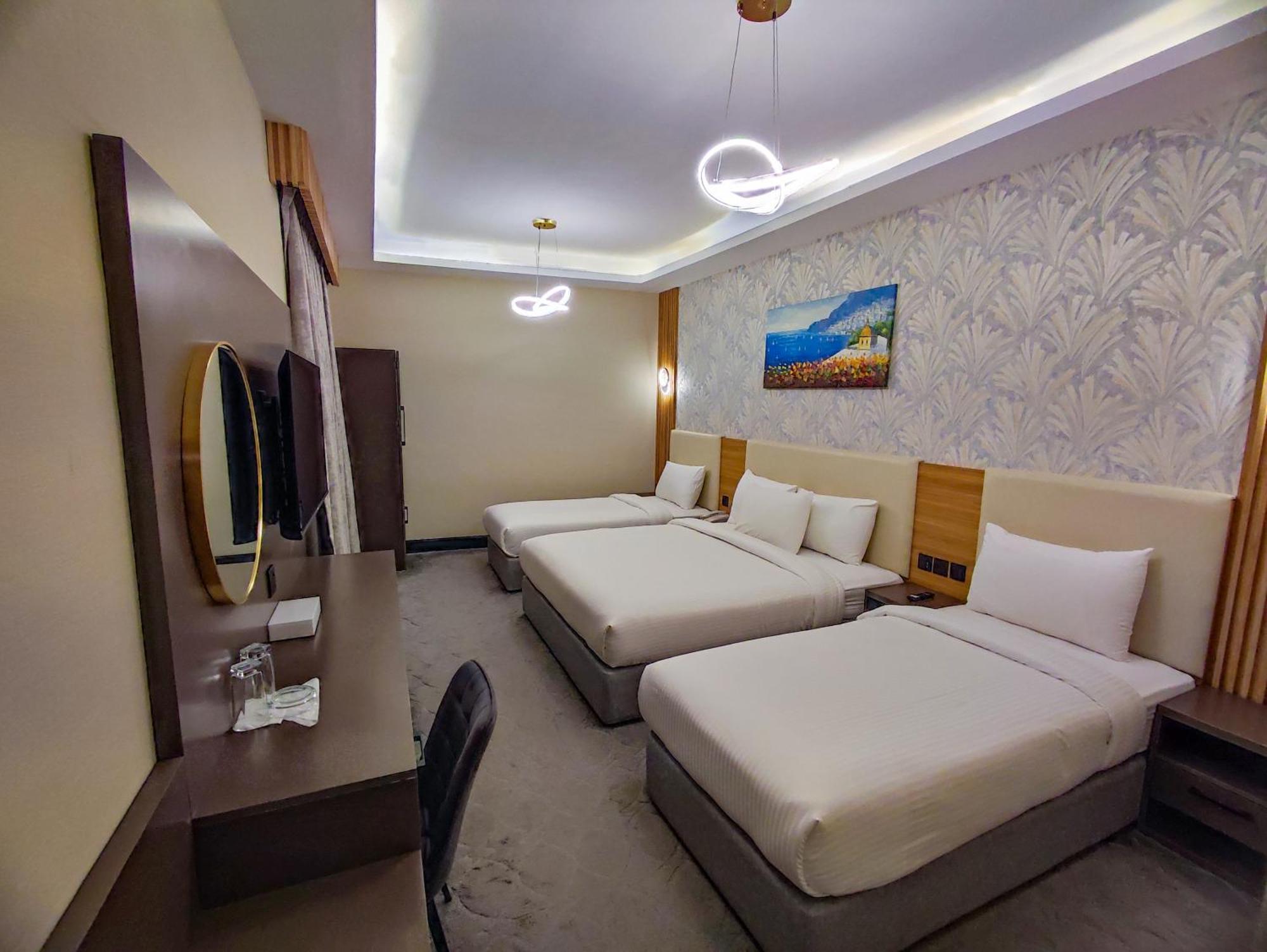 Gold Sky Avenue Hotell *