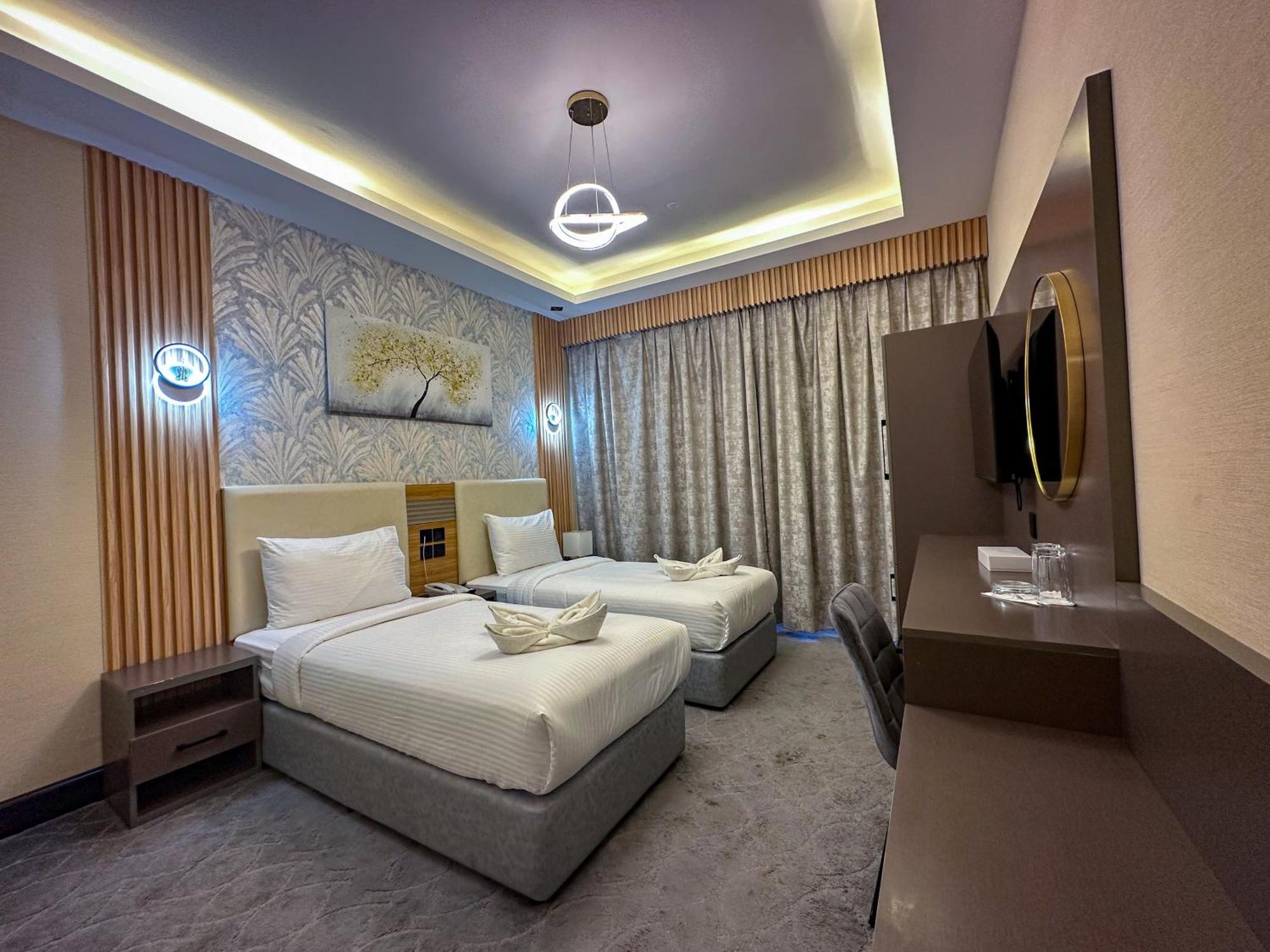 Gold Sky Avenue Hotell
