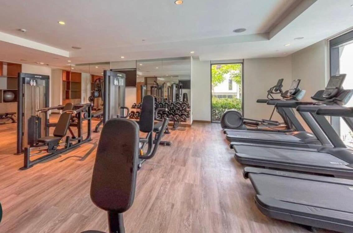 Brand New Stylish 1 Bed Next To Burj Khalifa By Boulevard Apartment