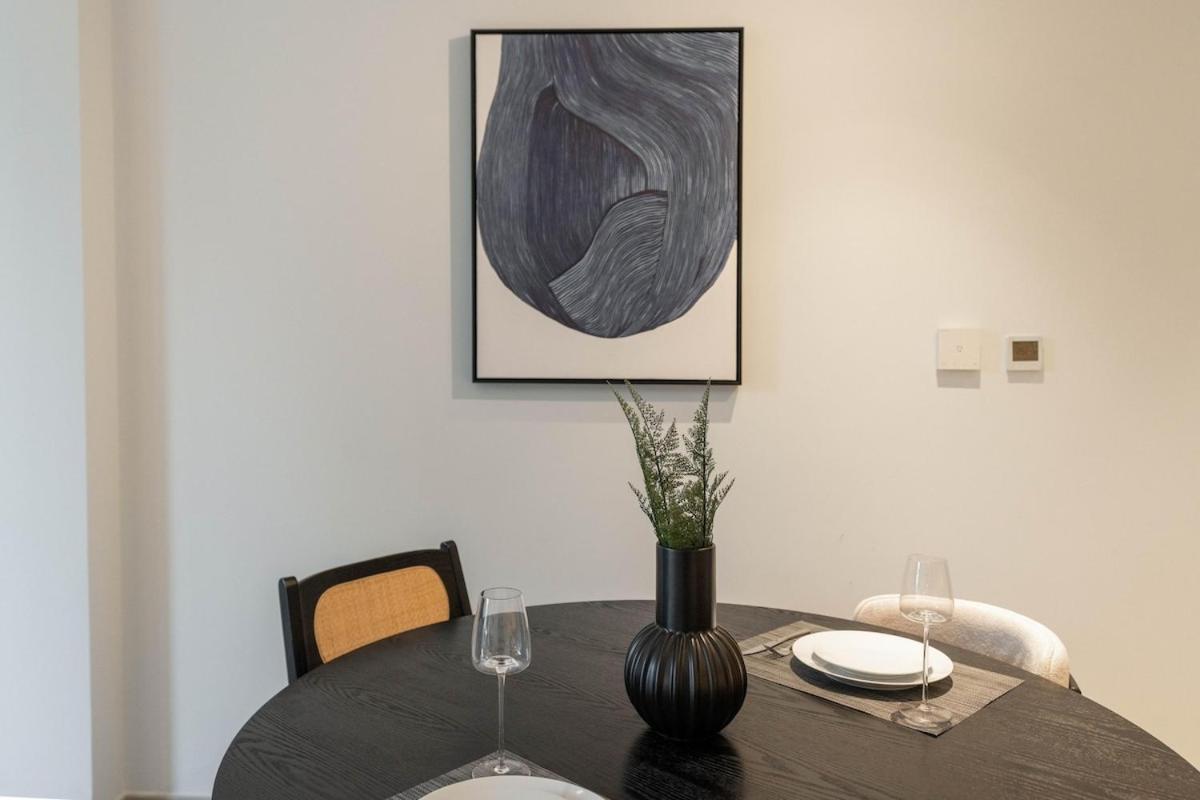 Brand New Stylish 1 Bed Next To Burj Khalifa By Boulevard Apartment Dubai