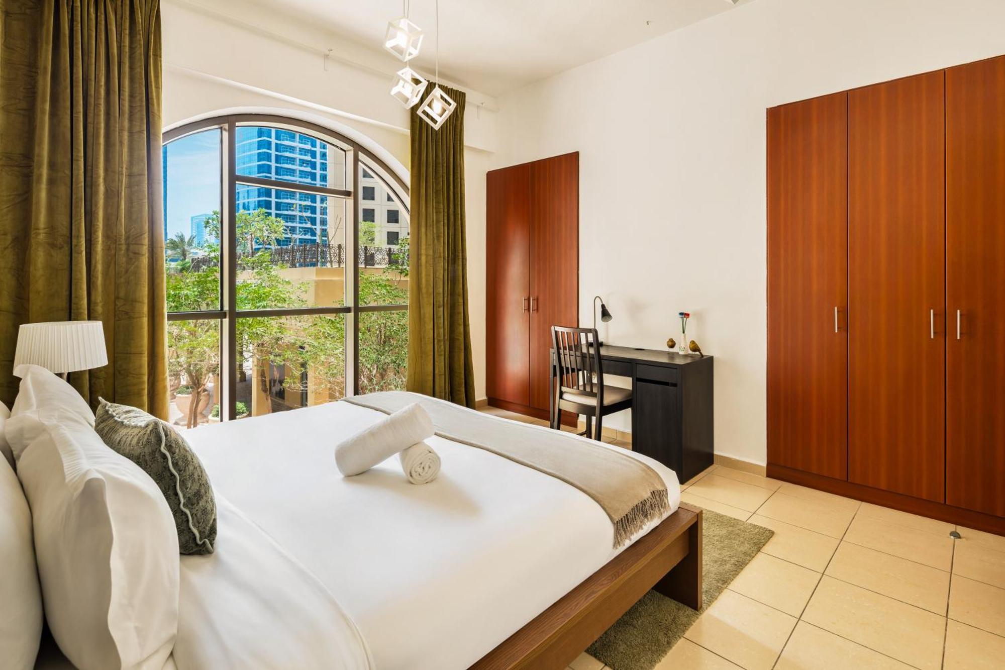 Cosy 4br On Jbr - Close To Shops & Dining, Perfect For Families & Groups - By Sunkissed Homes Dubai