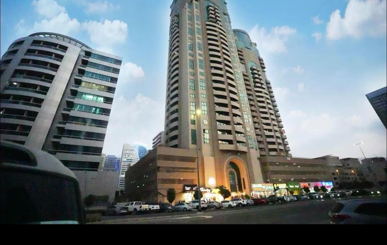 Elegance Partition In Tecom Near Icm Metro Dubaï