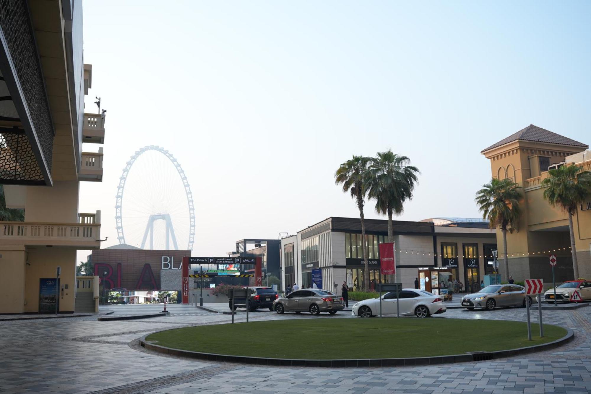 Capsule hotel Yellow Parrot Jbr Dubai