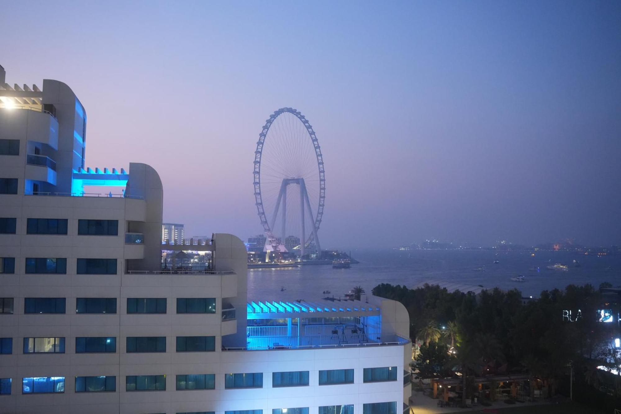 Capsule hotel Yellow Parrot Jbr *
