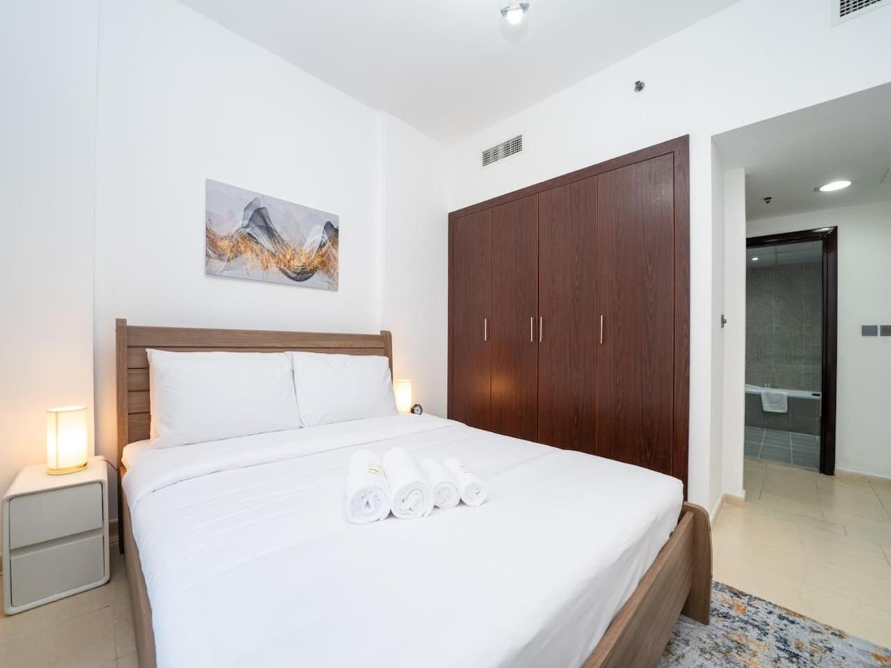 Charming 1-bedroom In Autumn, Jvc Apartamento Dubái