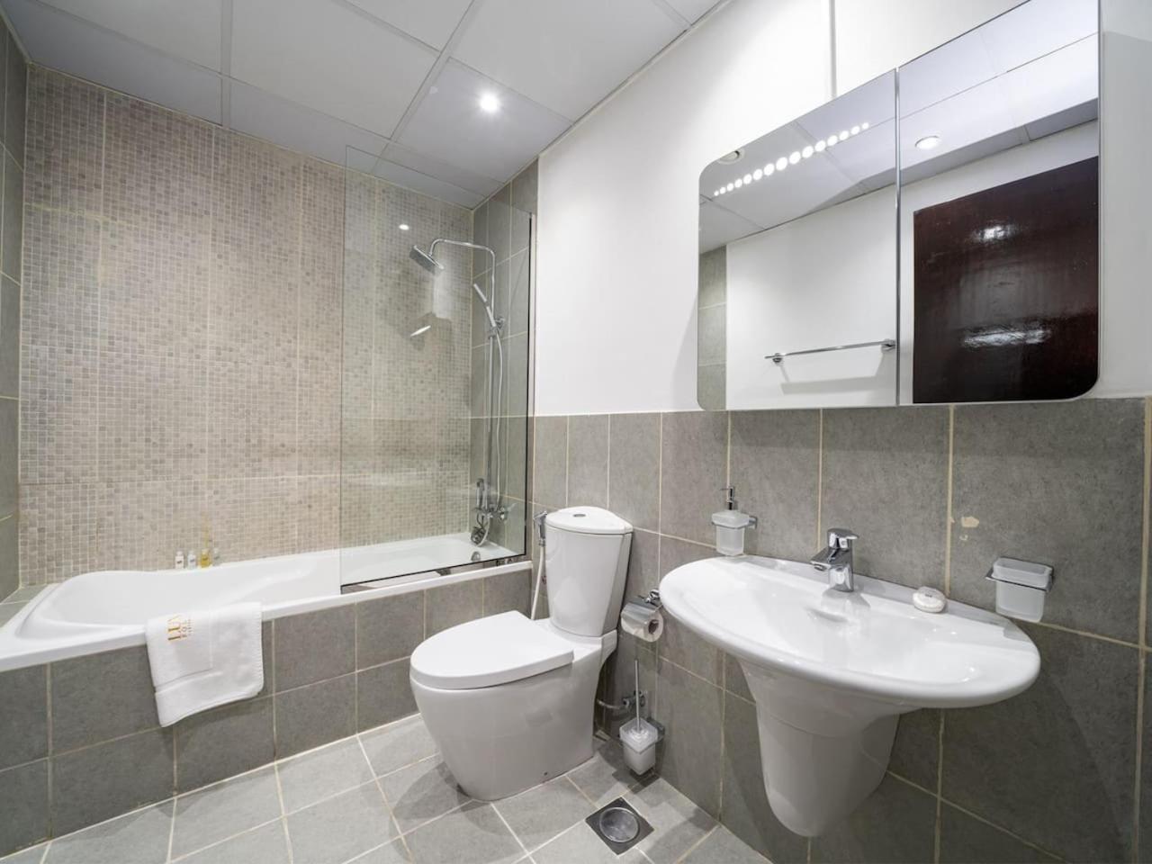 Apartamento Charming 1-bedroom In Autumn, Jvc