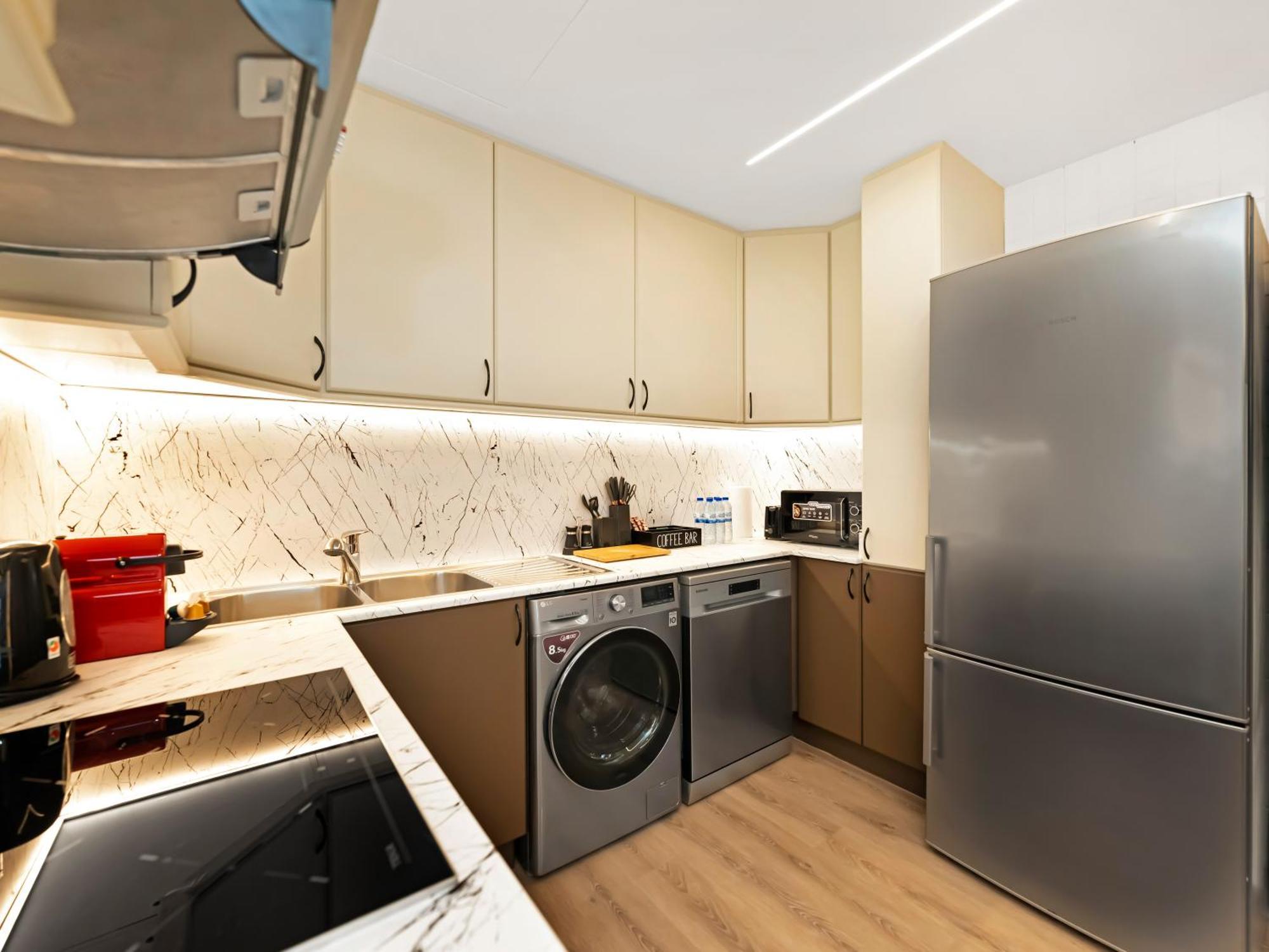 Lux New 2 Bhk - Full Sea View - Marina - 5 Min To - 100 Metres To Tram * Dubaï