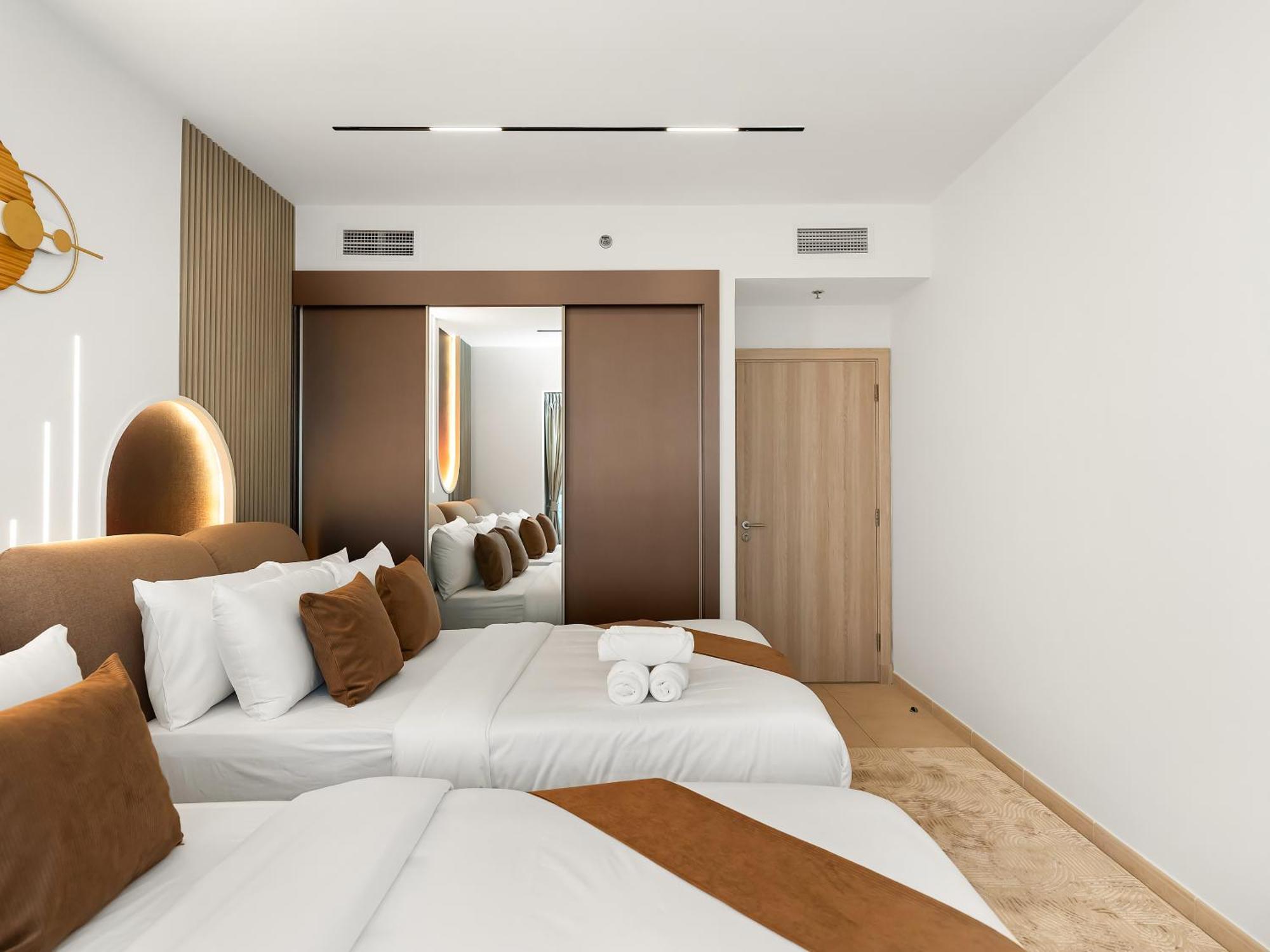 Lux New 2 Bhk - Full Sea View - Marina - 5 Min To - 100 Metres To Tram *