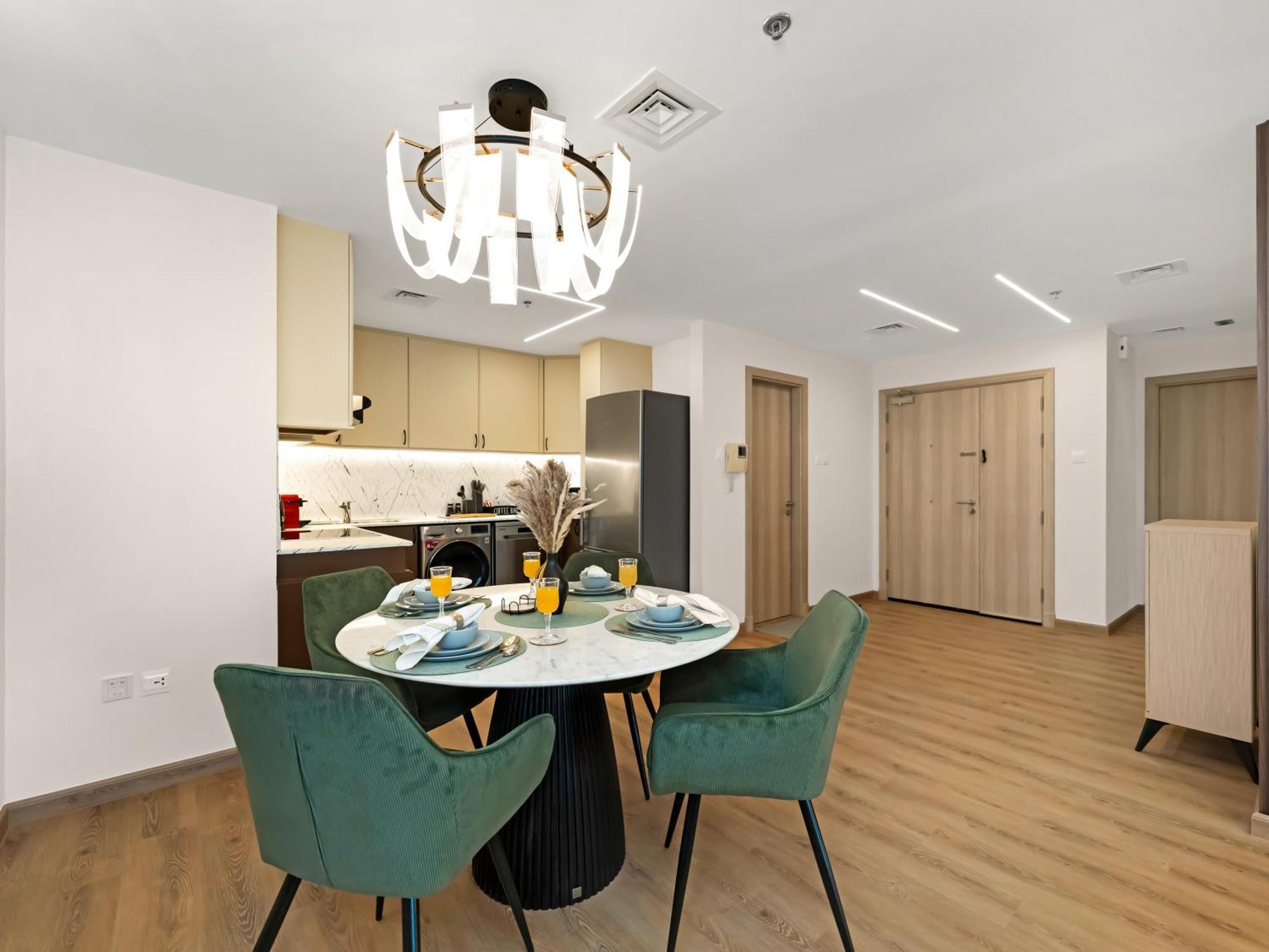 Lux New 2 Bhk - Full Sea View - Marina - 5 Min To - 100 Metres To Tram