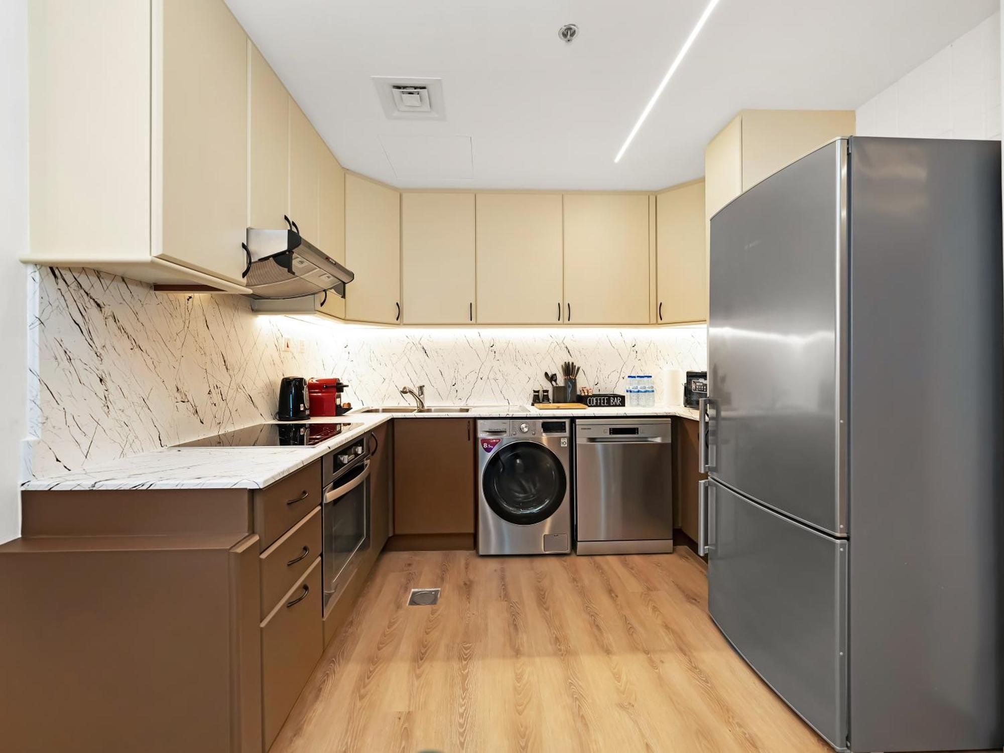 Lux New 2 Bhk - Full Sea View - Marina - 5 Min To - 100 Metres To Tram