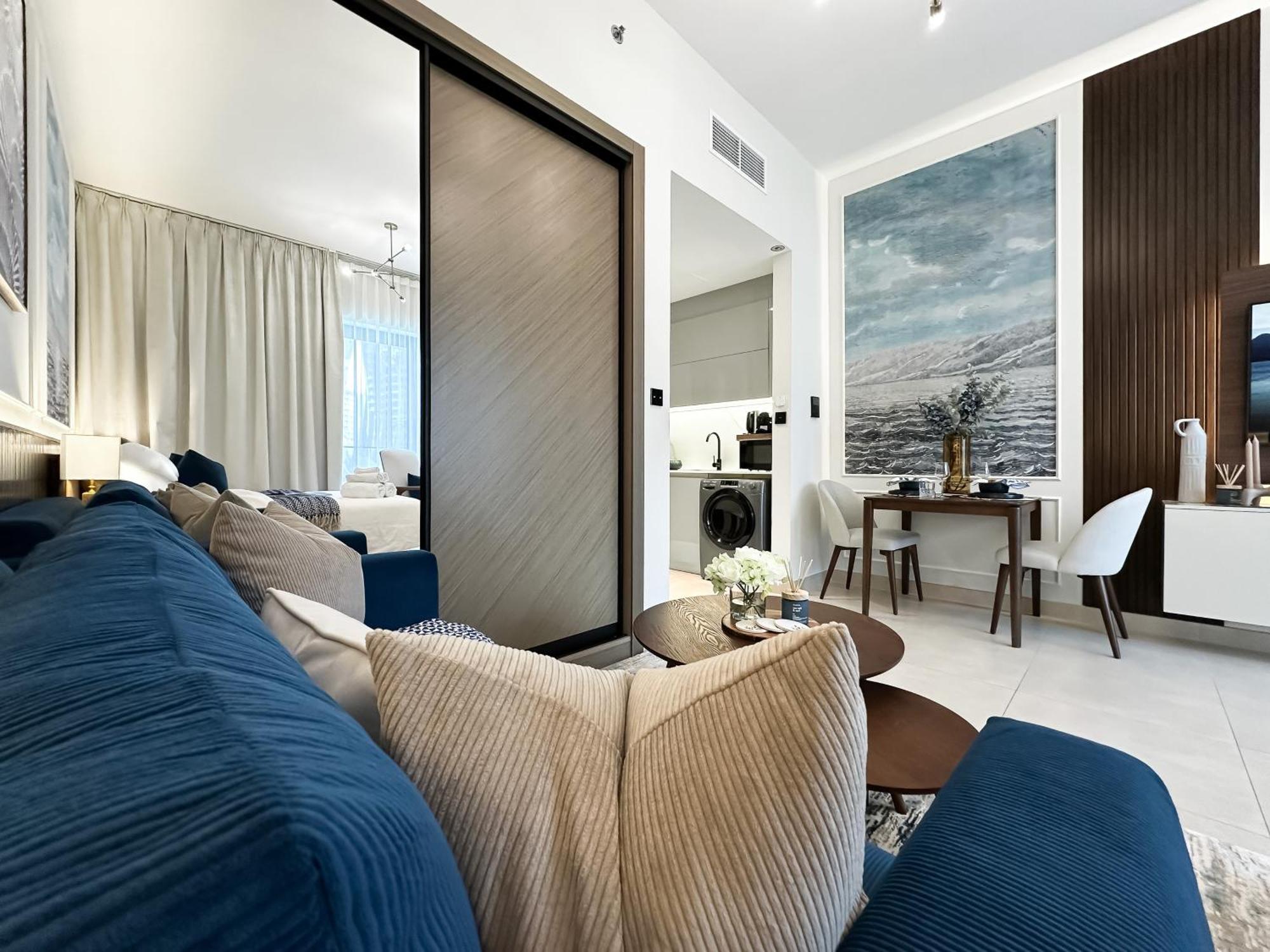 Trophy - Santorini Burjkhalifa & Canal Views Sofa Bed *
