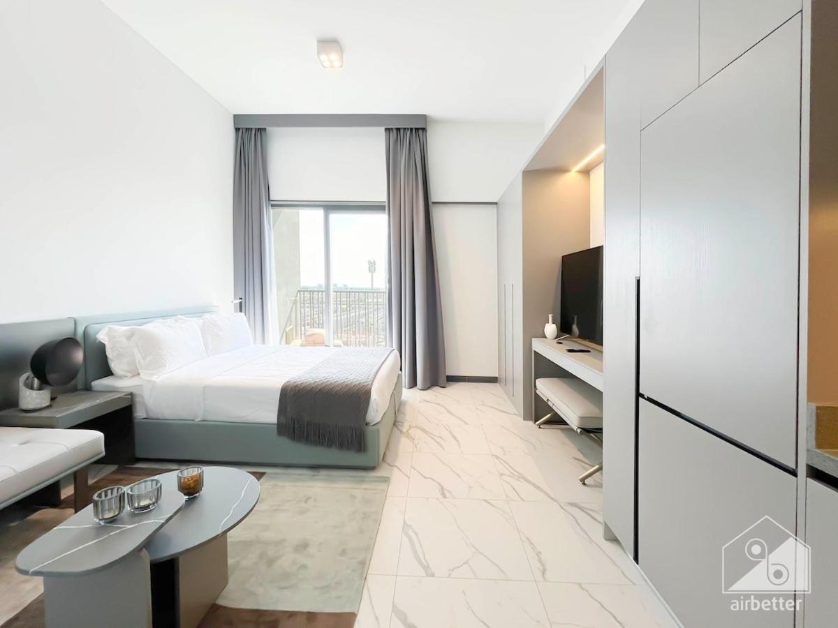 Stylish Getaway In Dubai's Mag 920 Apartment Dubai