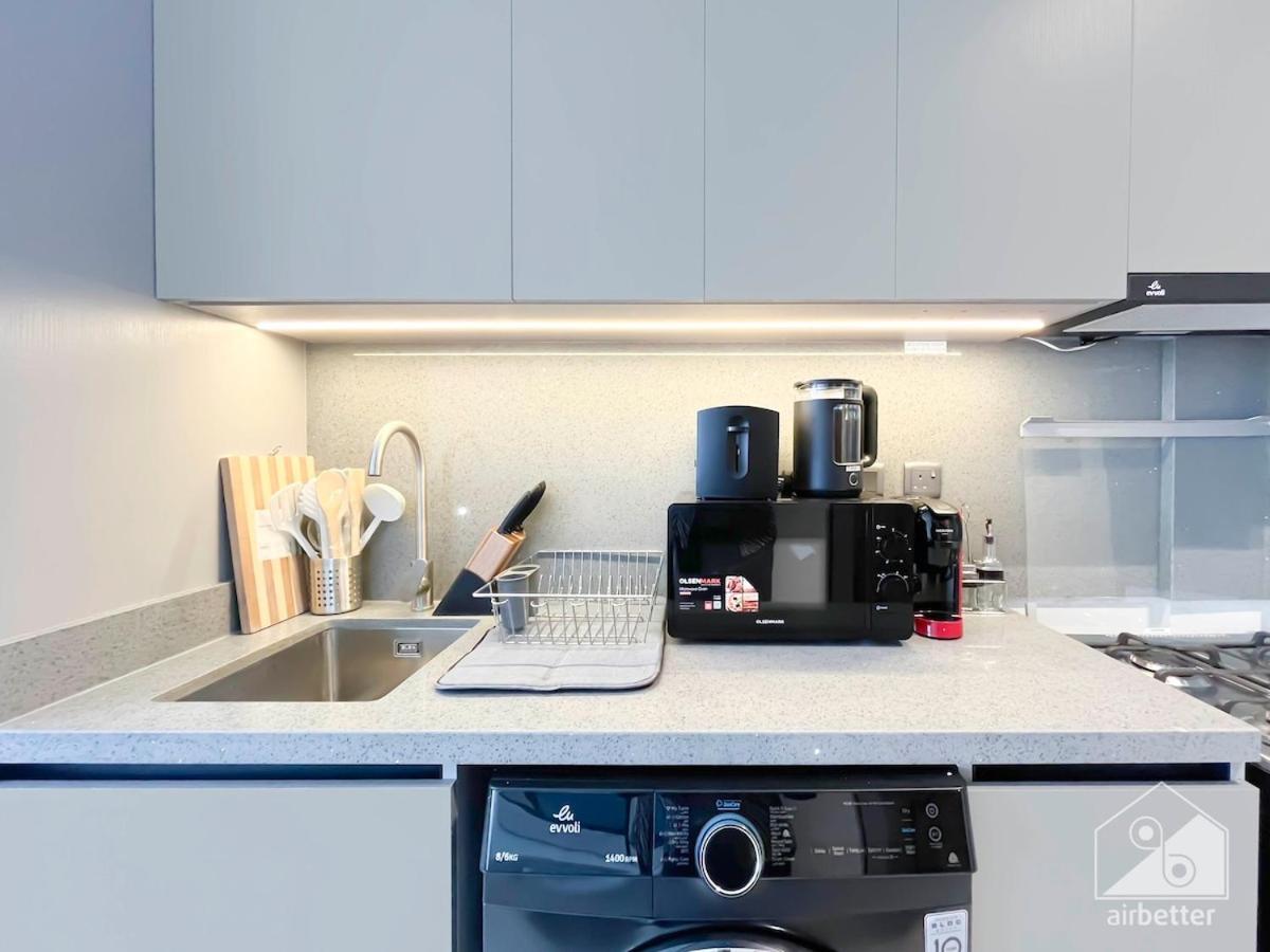 Apartment Stylish Getaway In Dubai's Mag 920 Dubai