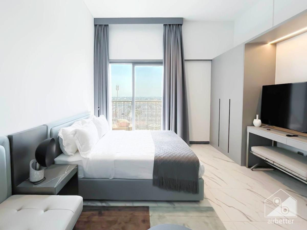 Stylish Getaway In Dubai's Mag 920 *
