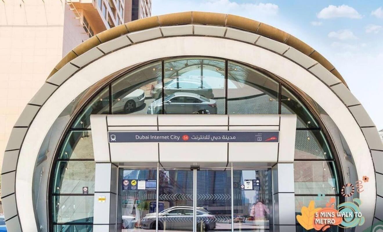 Contemporary In Barsha Heights Tecom Near Icm Metro Gazde/Camere de închiriat *