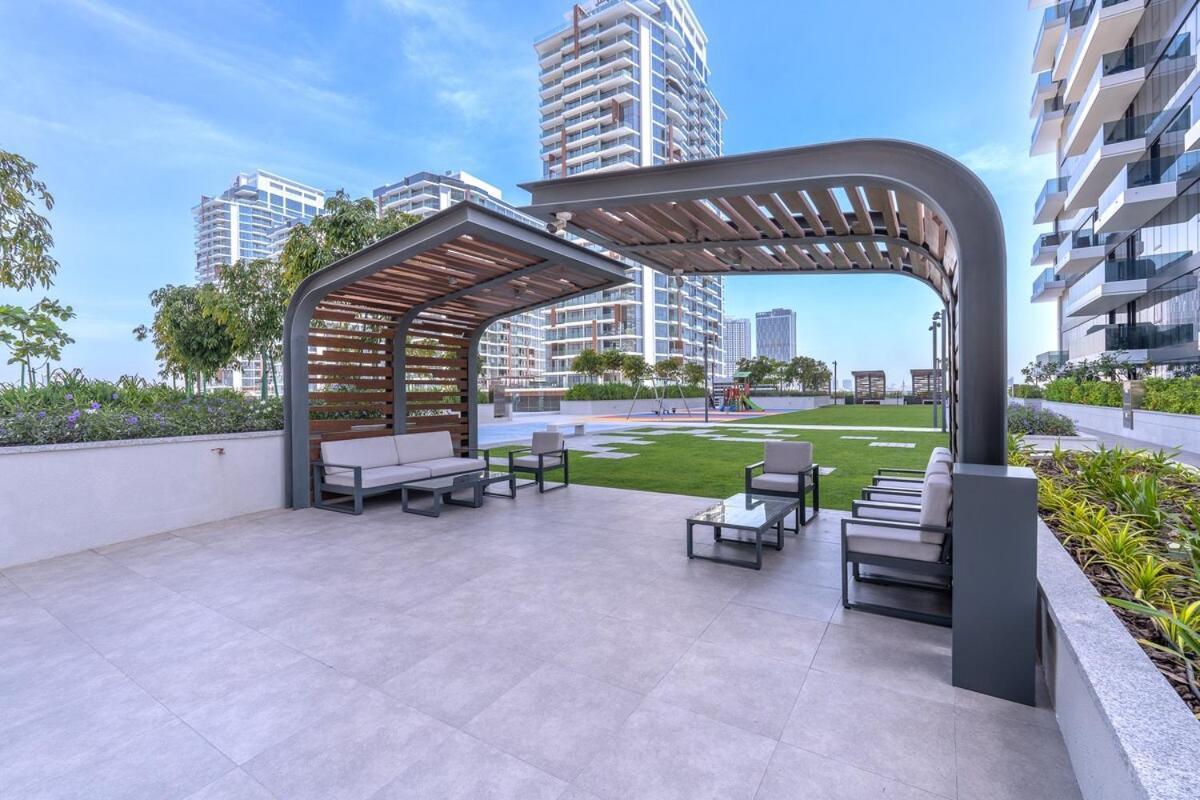 Vogue Al Wasl 1 East 17th Floor With Balcony View Of Zabeel Park And Frame, Walkable To Metro, Near Sheikh Zayed Road & World Trade Centre Dubaï