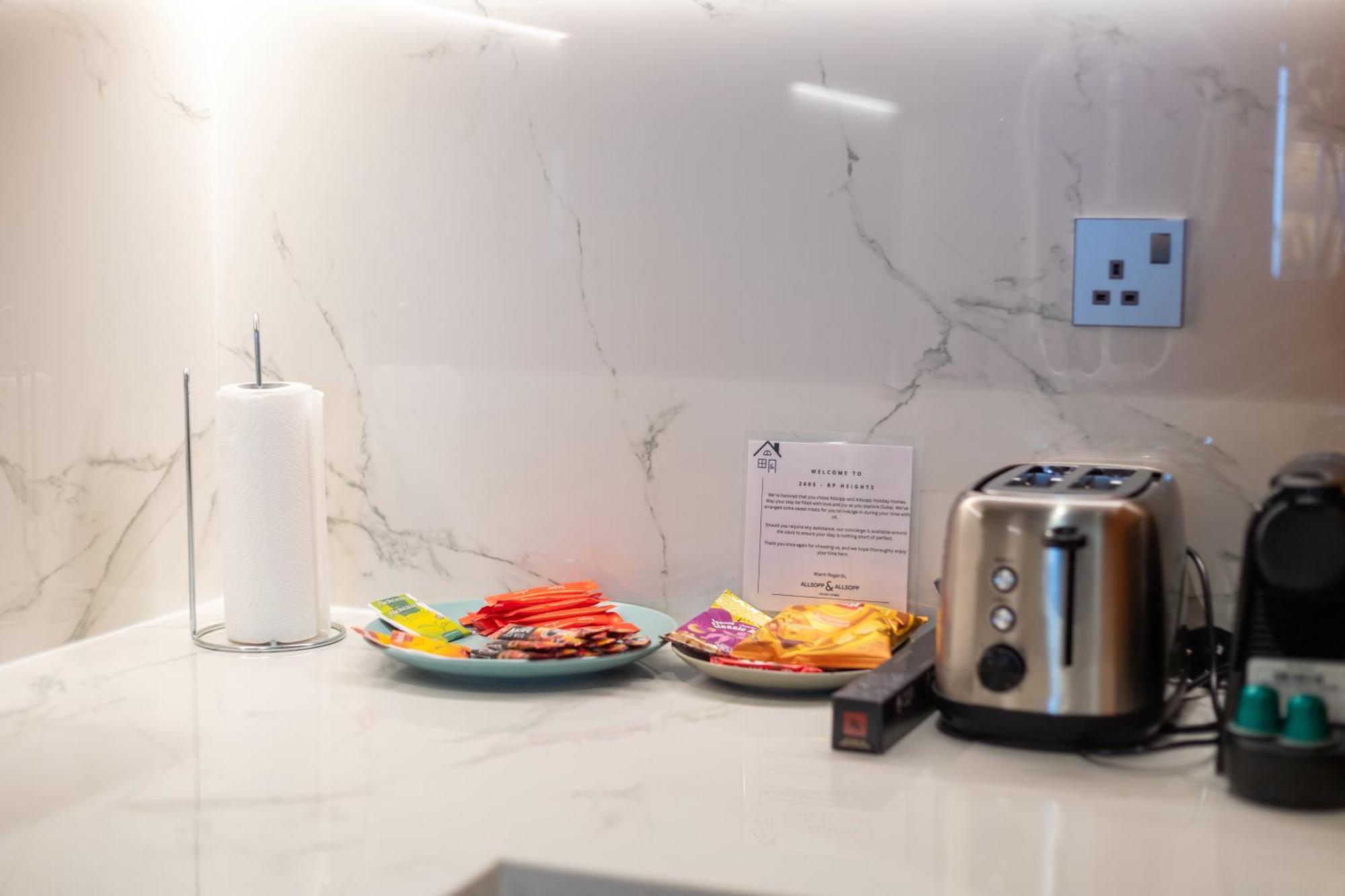 Modern 1br Apartment, High Floor, Near Mall Dubai