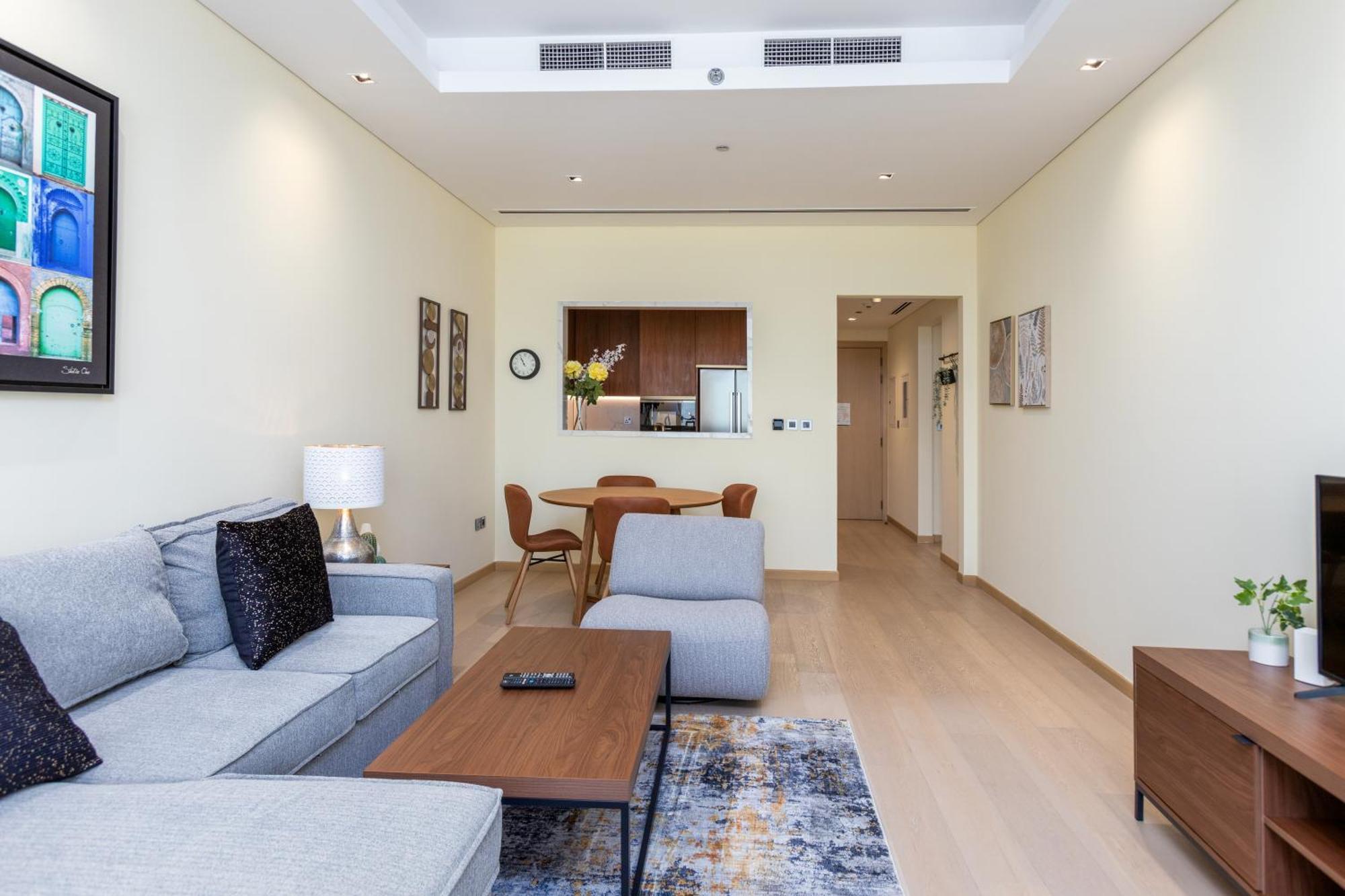 Modern 1br Apartment, High Floor, Near Mall