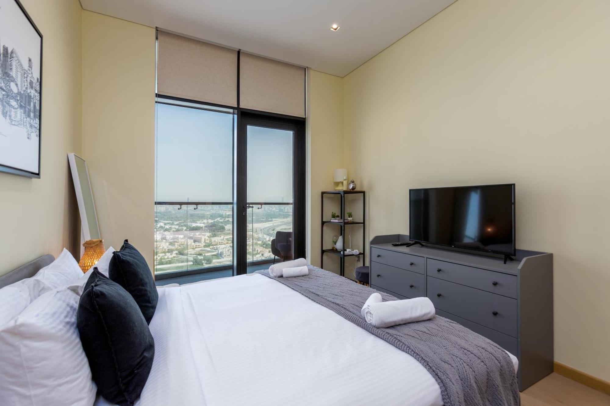 Modern 1br Apartment, High Floor, Near Mall Dubai