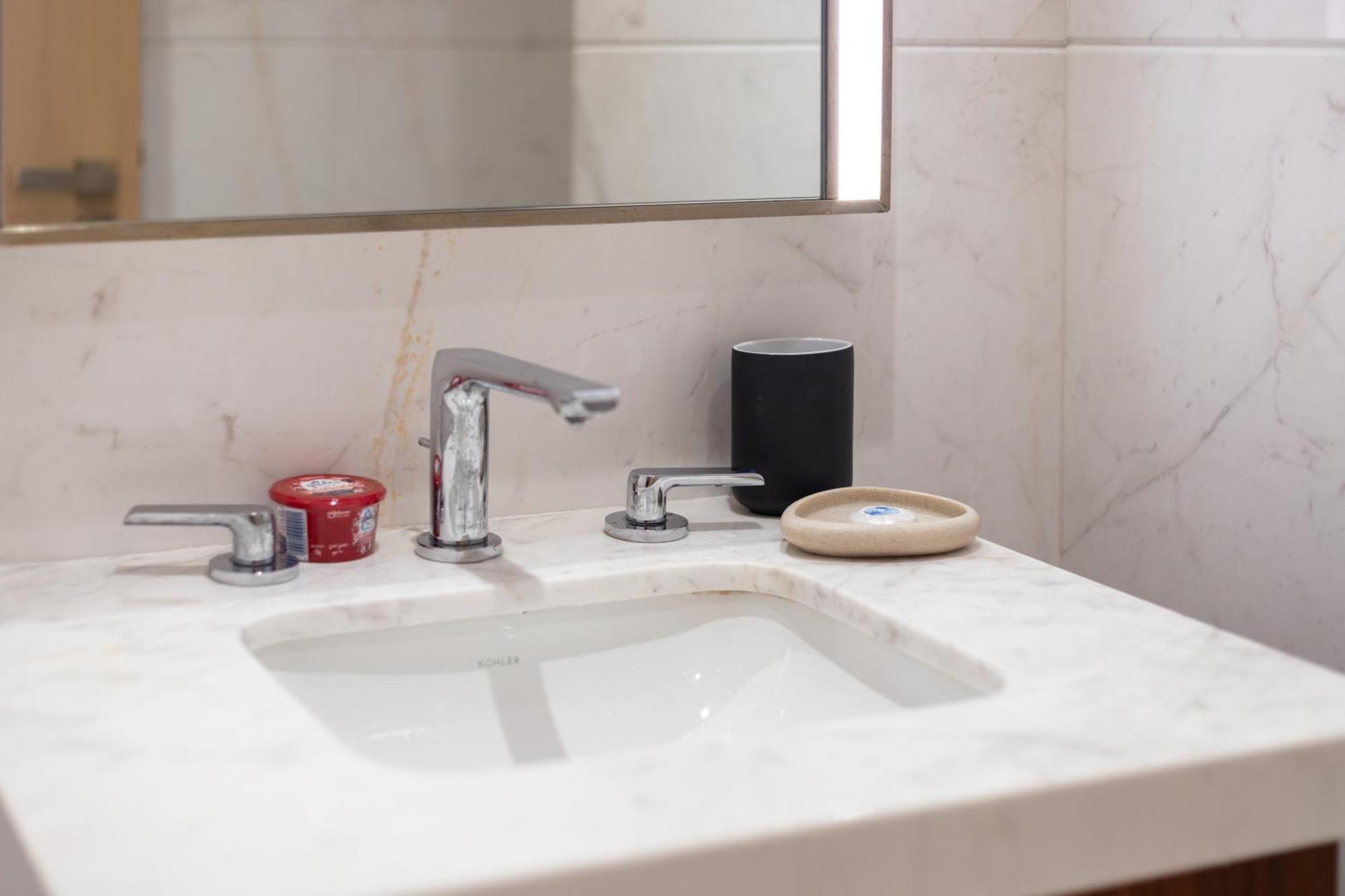Apartment Modern 1br Apartment, High Floor, Near Mall Dubai