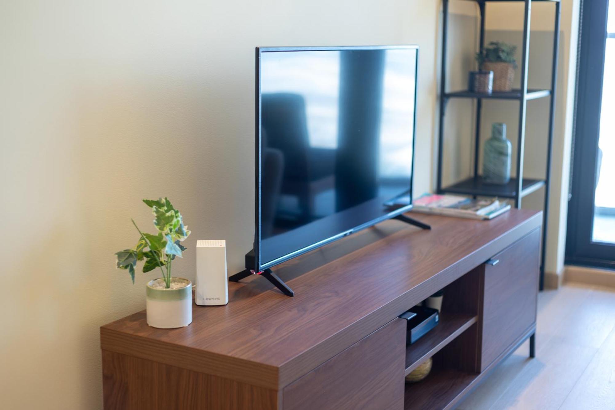 Modern 1br Apartment, High Floor, Near Mall *