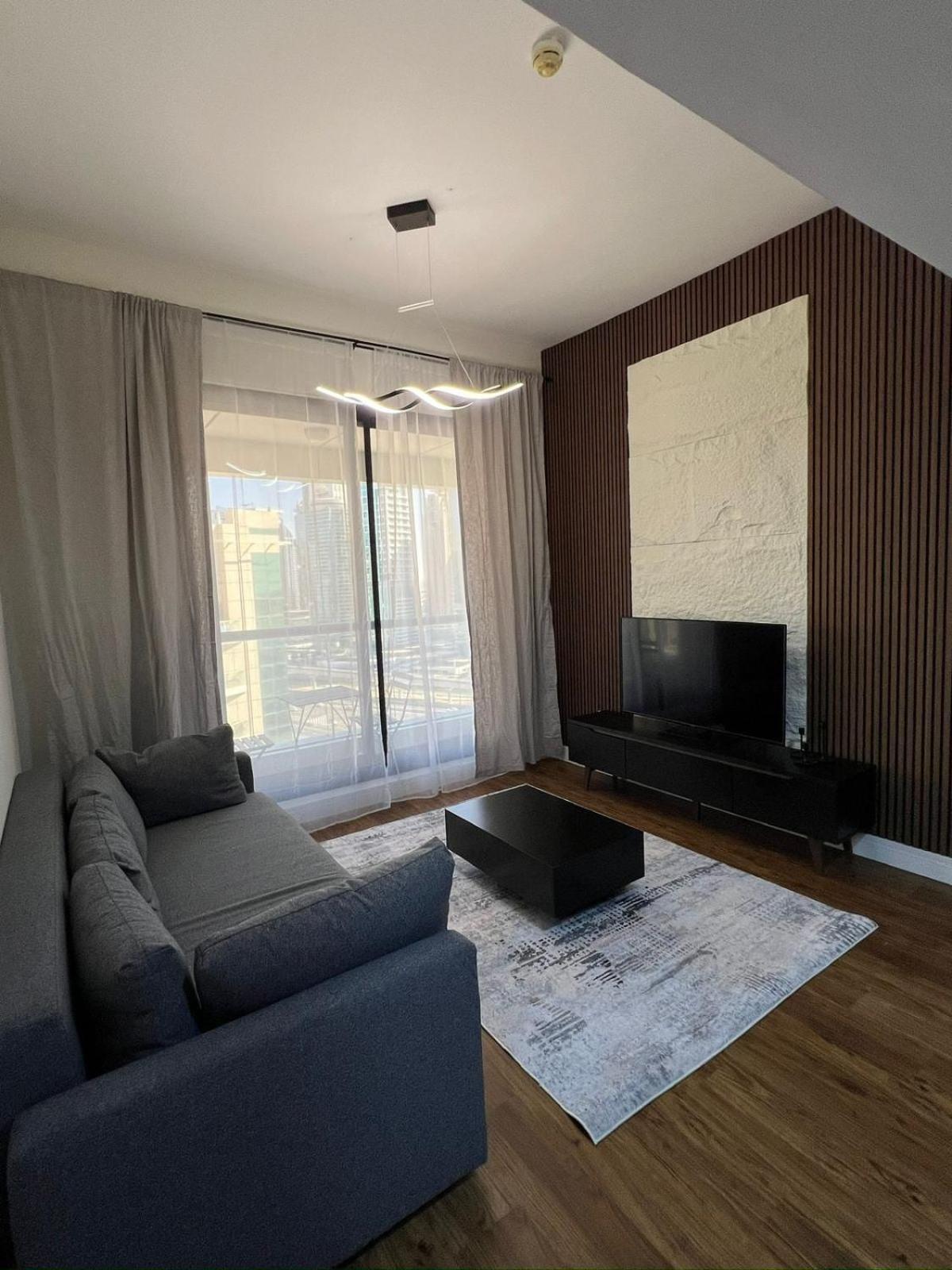Luxurious Marina Apartment