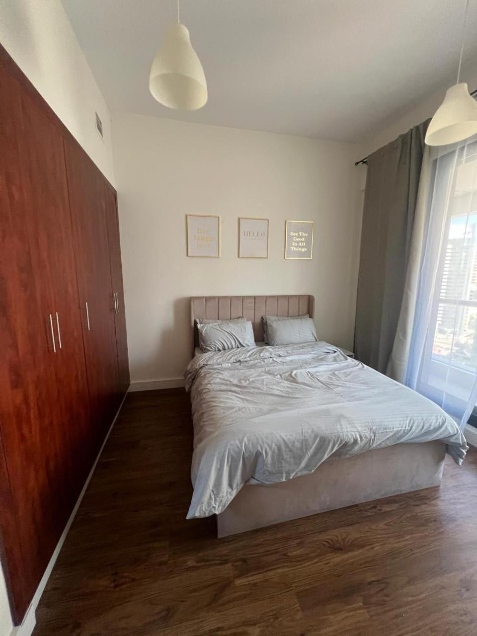 Luxurious Marina Apartment