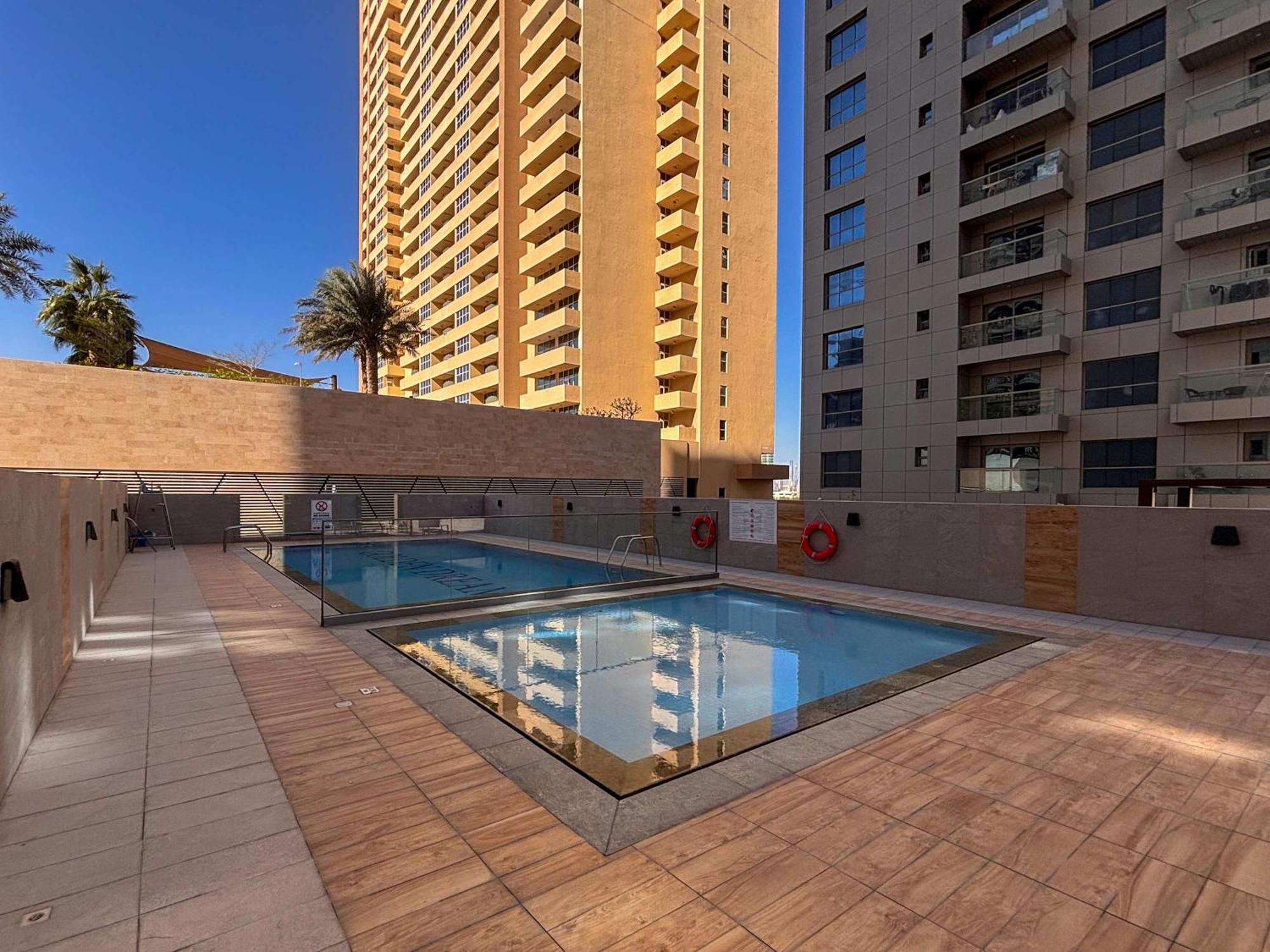 Frank Porter - Golden Dream Tower Appartement