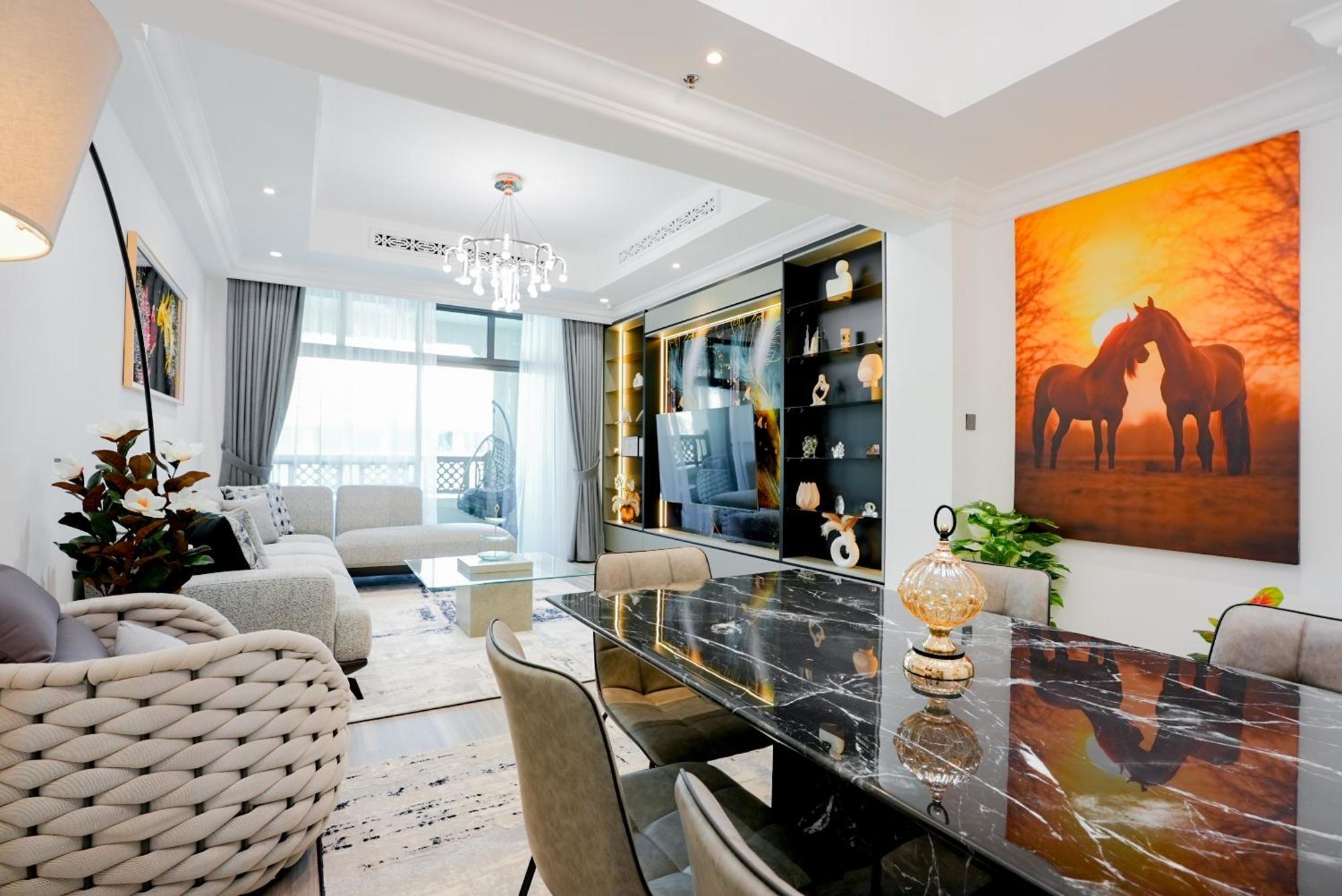 Luxurious 2 Bedroom With Mall Fountain View Facing Burj Khalifa Dubai