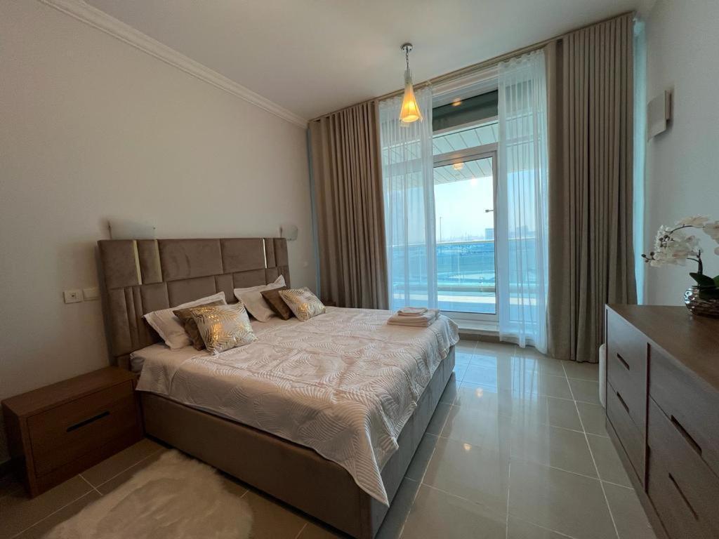 Opal Tower, Marina