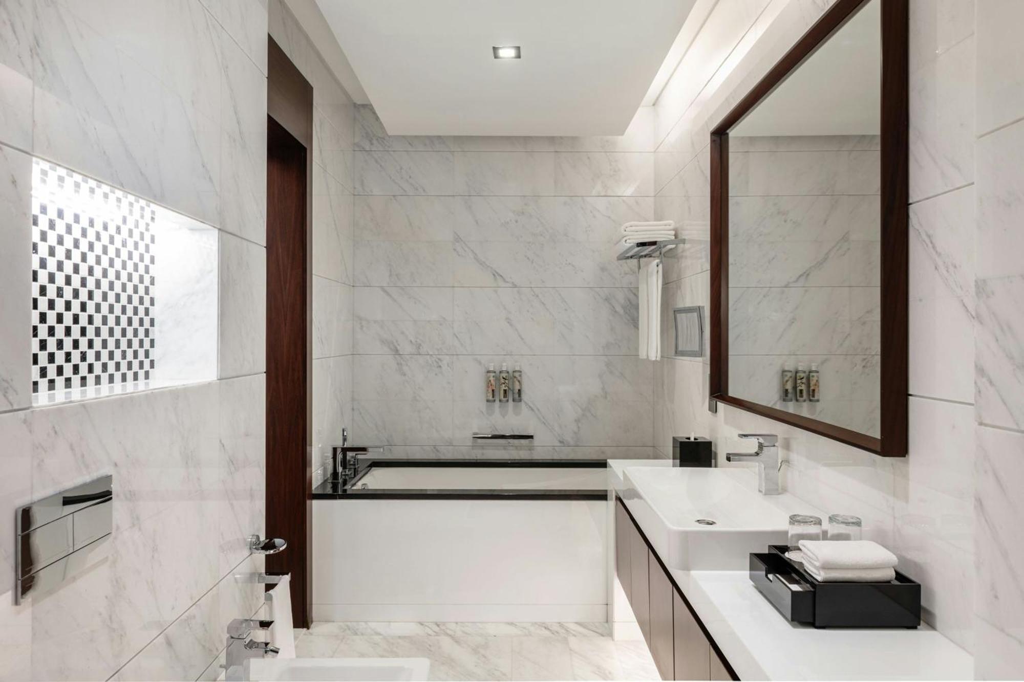 Grand Millennium Business Bay 5*