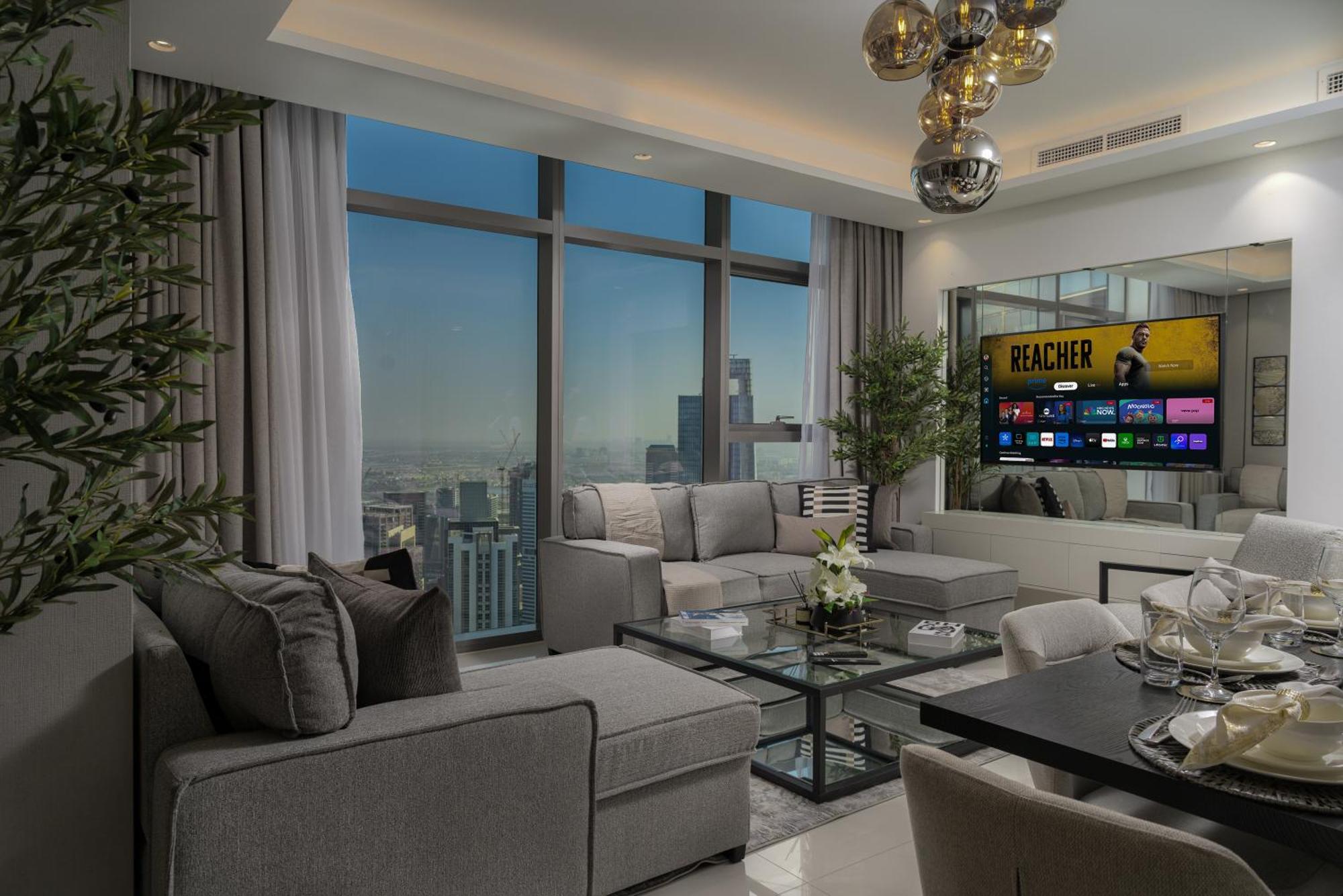 Scenic Infinity Pool With Burj Khalifa Views Apartament