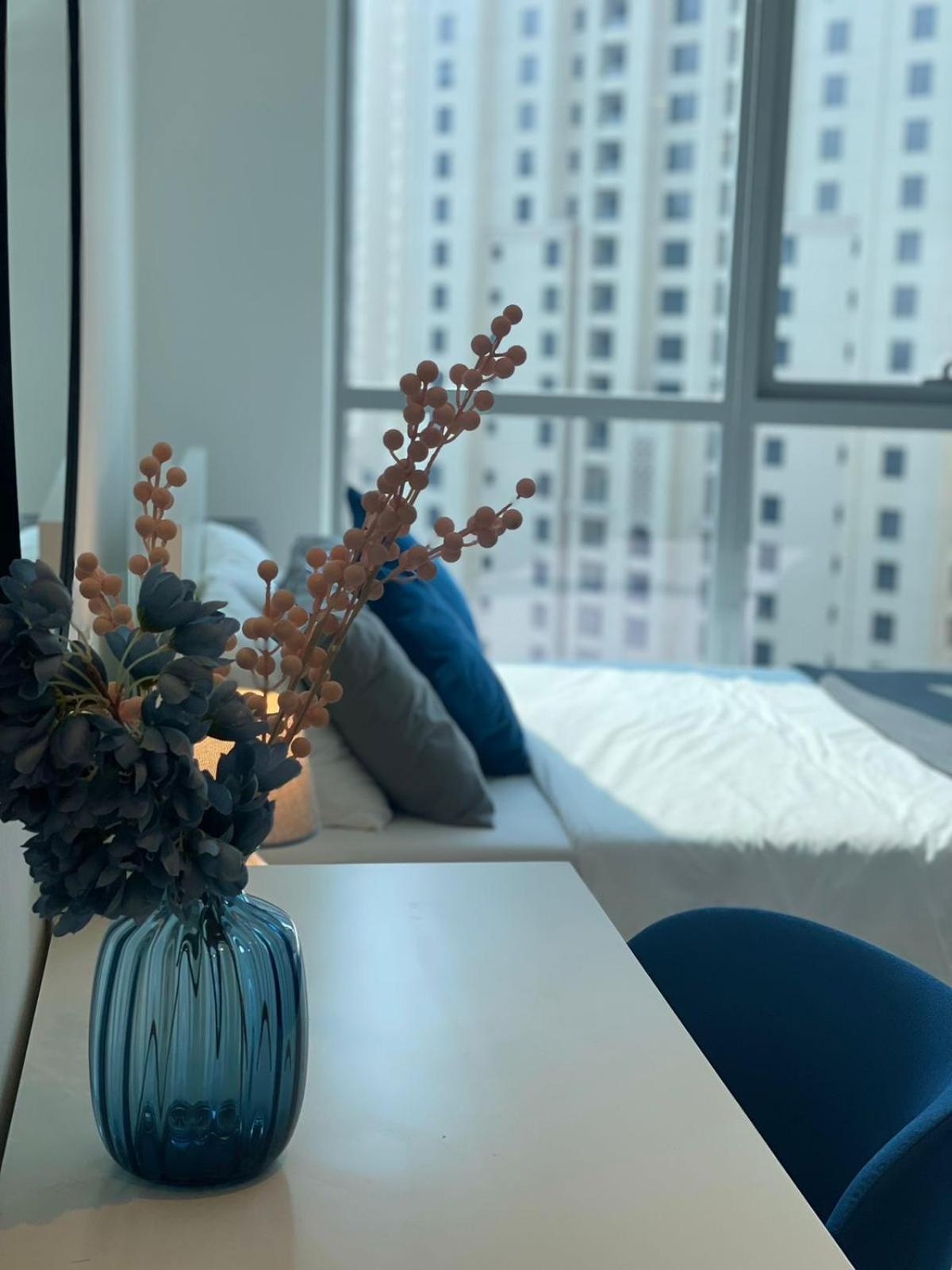 & View In The Center Of Marina Apartment