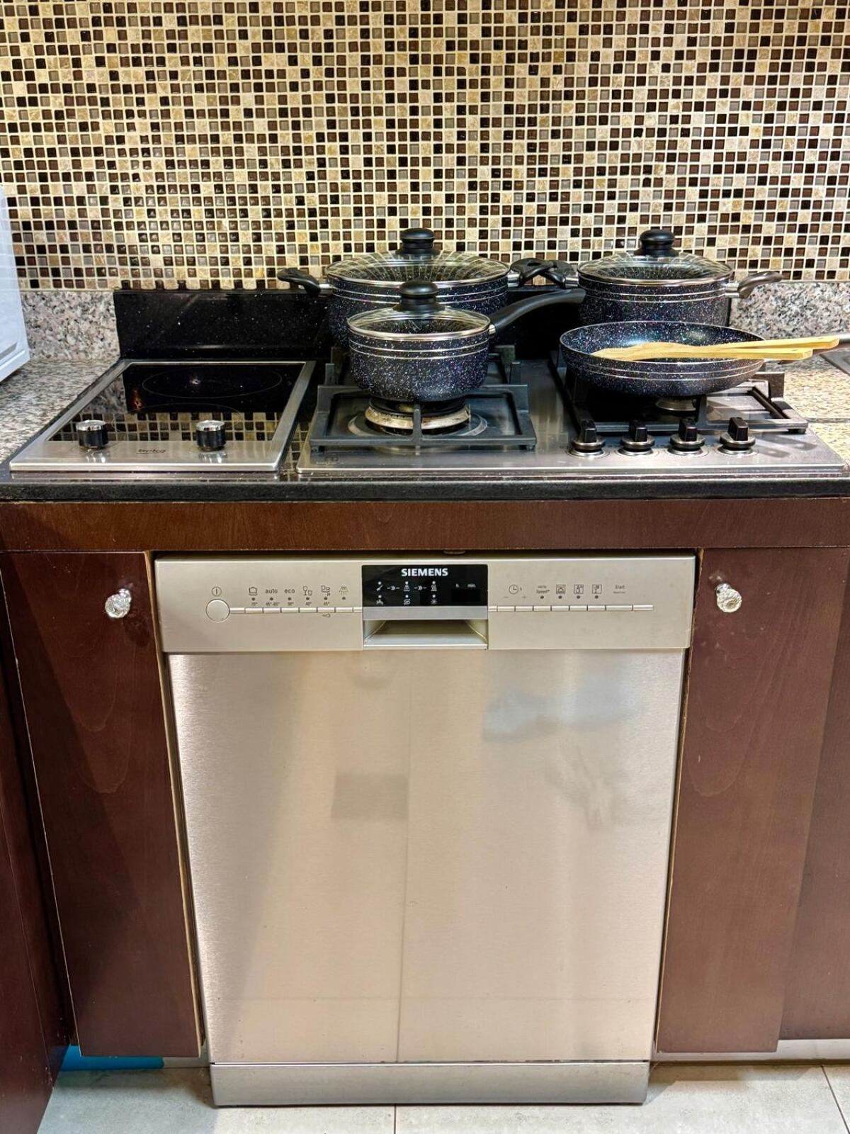 3br Ensuite In Motor - Shamsgetaways