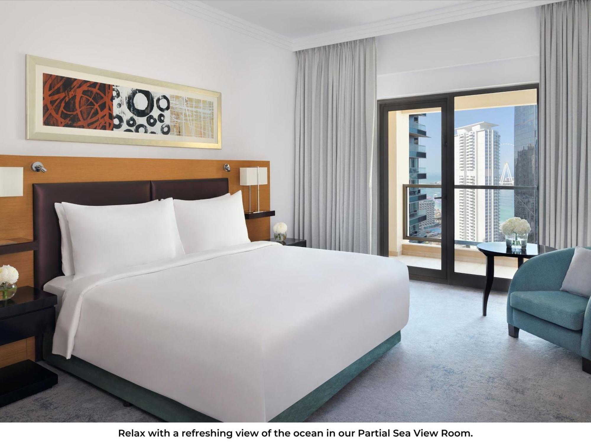 Hotell Mövenpick Jumeirah 5*