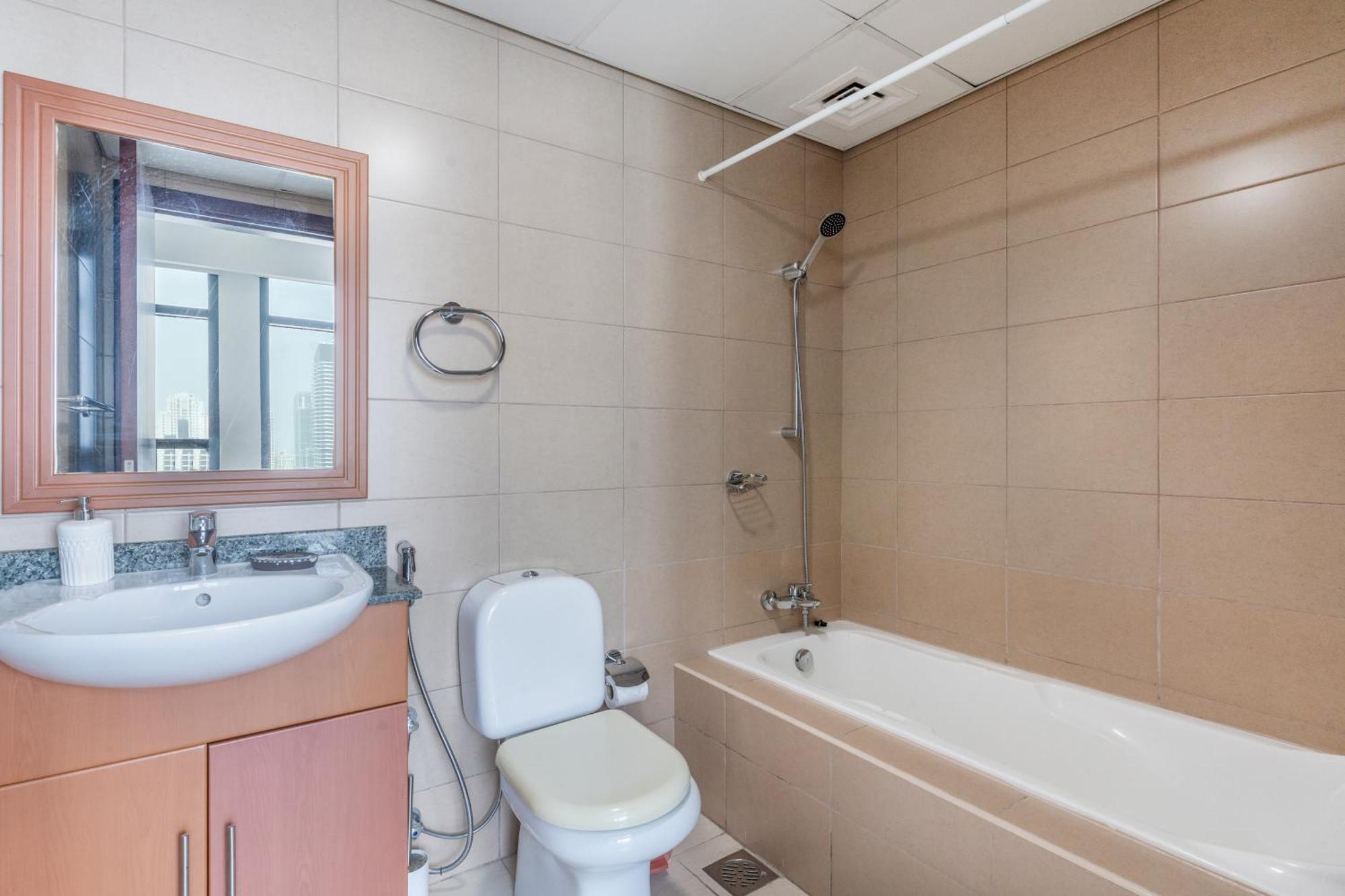 Scenic View 2br Near Metro In Cluster A, Jlt - Allsopp&allsopp Dubái